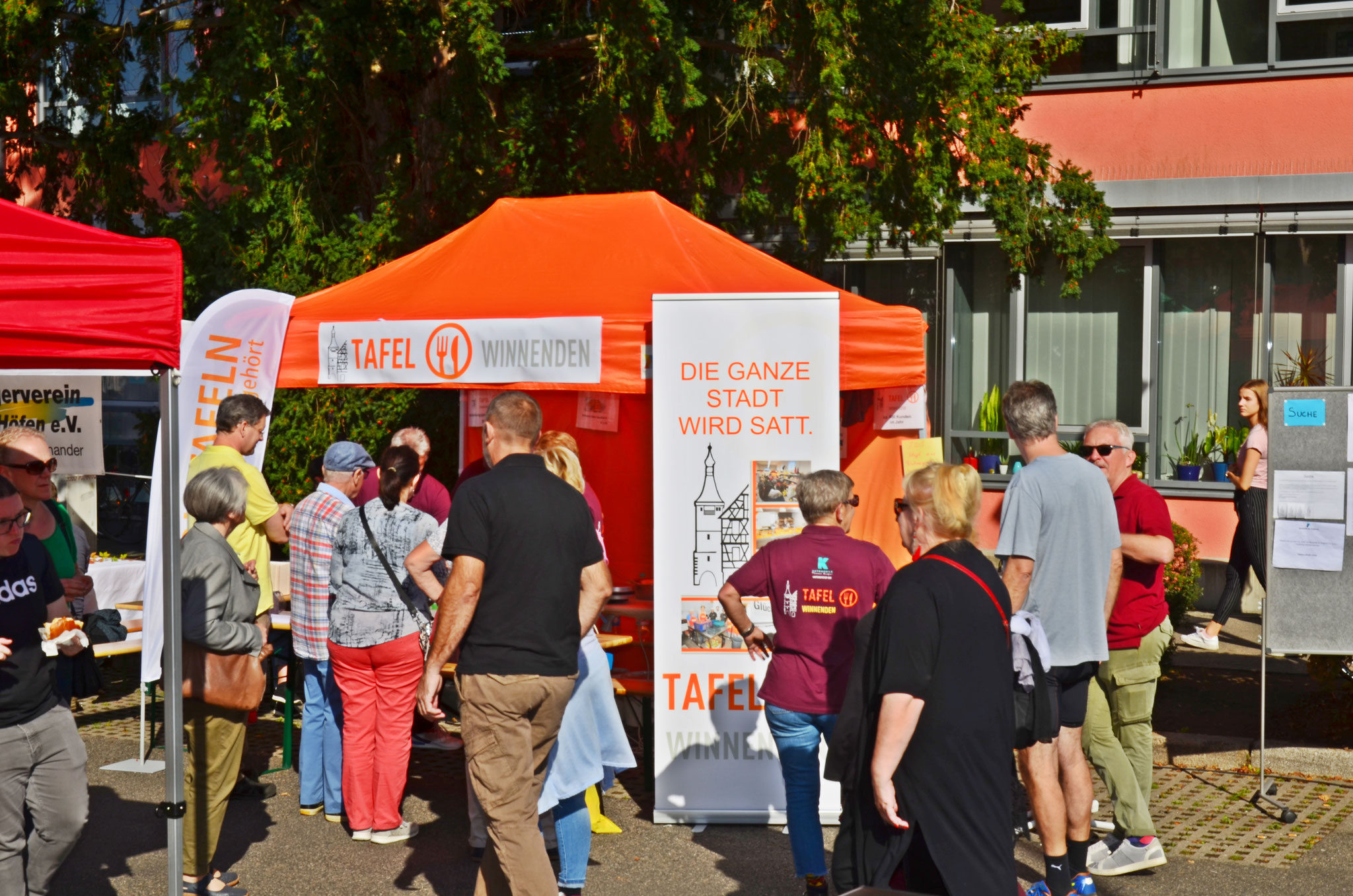 Bürgerstiftung Winnenden unterstützt großartig - ! DANKE !  -  INFO-Stand mit lecker Waffel-Verkauf 