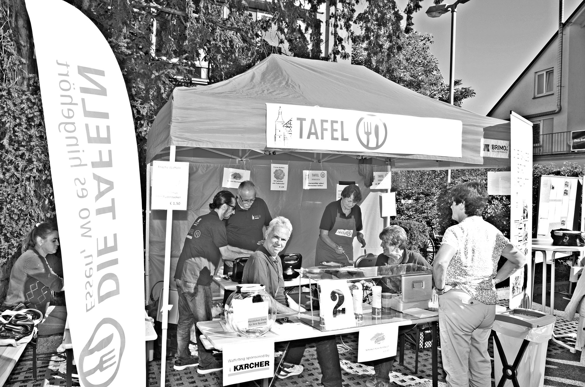 Bürgerstiftung Winnenden unterstützt großartig - ! DANKE !  -  INFO-Stand mit lecker Waffel-Verkauf 