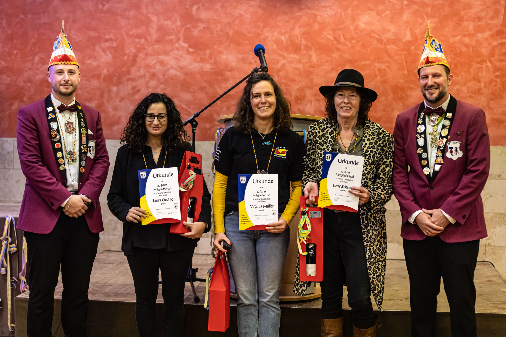 2.Vorstand Bastian Schneider, Laura Occhio, Virginia Müller, lony Schnepf und 1.Vorstand Thomas Hamann