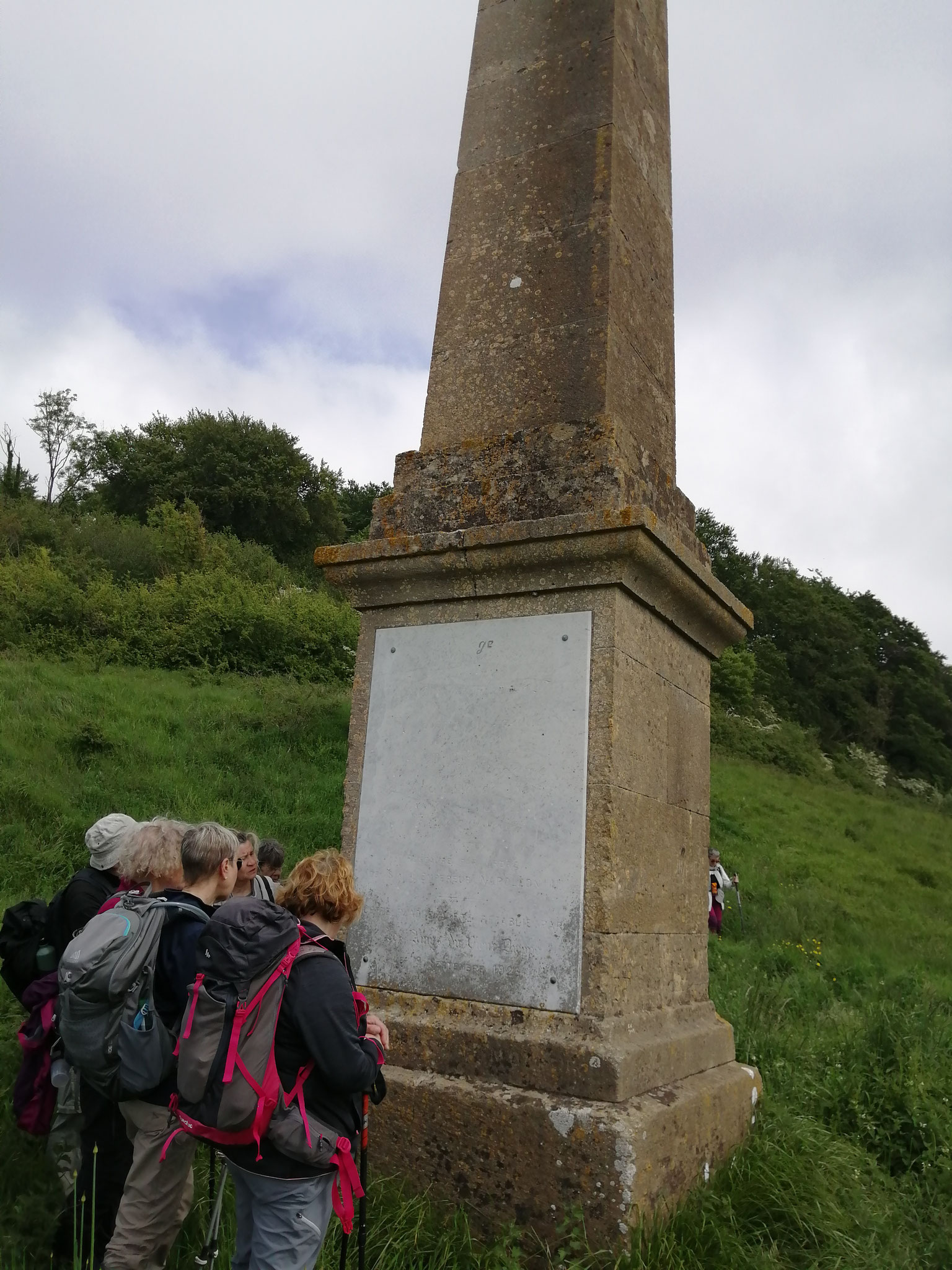 Pyramide érigée en mémoire aux différentes batailles d'Arques.