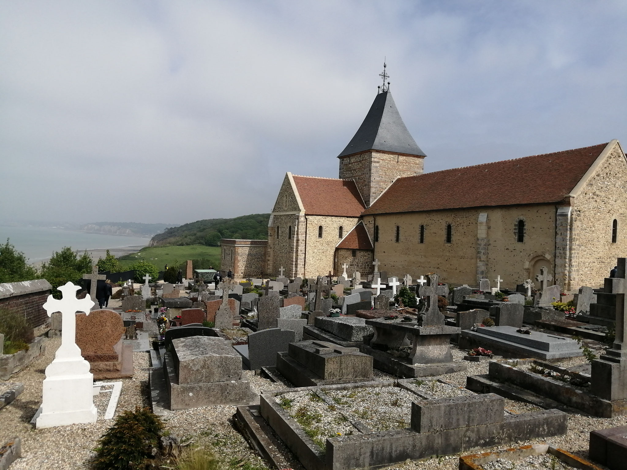 L'église sous le soleil en fin de journée.