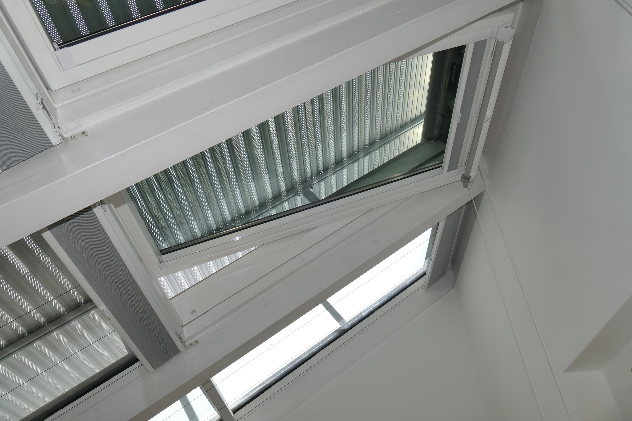 Abluftöffnung durch Dachflächenfenster am First