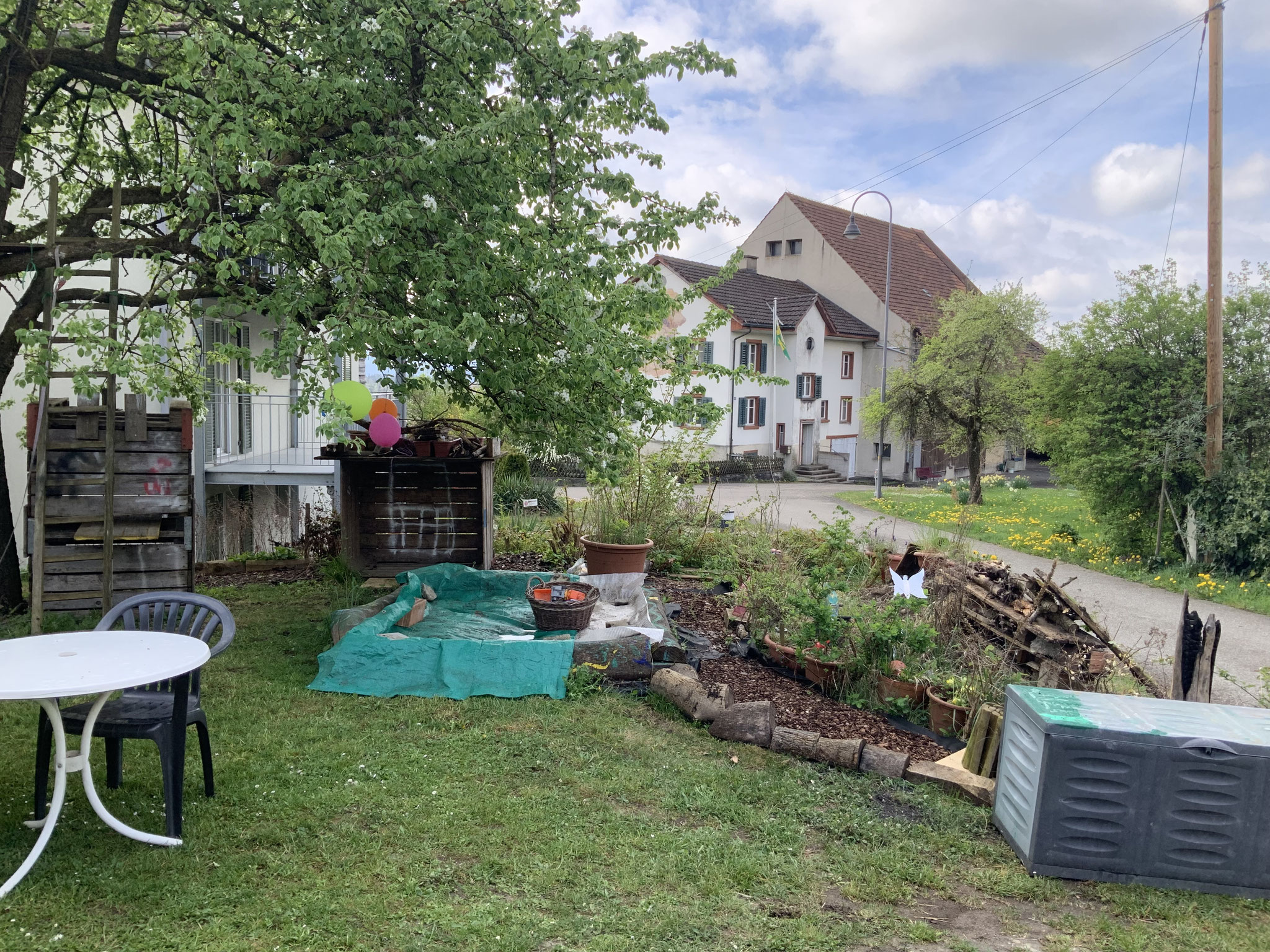 Es wird wieder einmal an einem neuen Ort komplett neu Aufgebaut, der 5. Garten mit diesem Konzept (etliche andere hier nicht erwähnt)