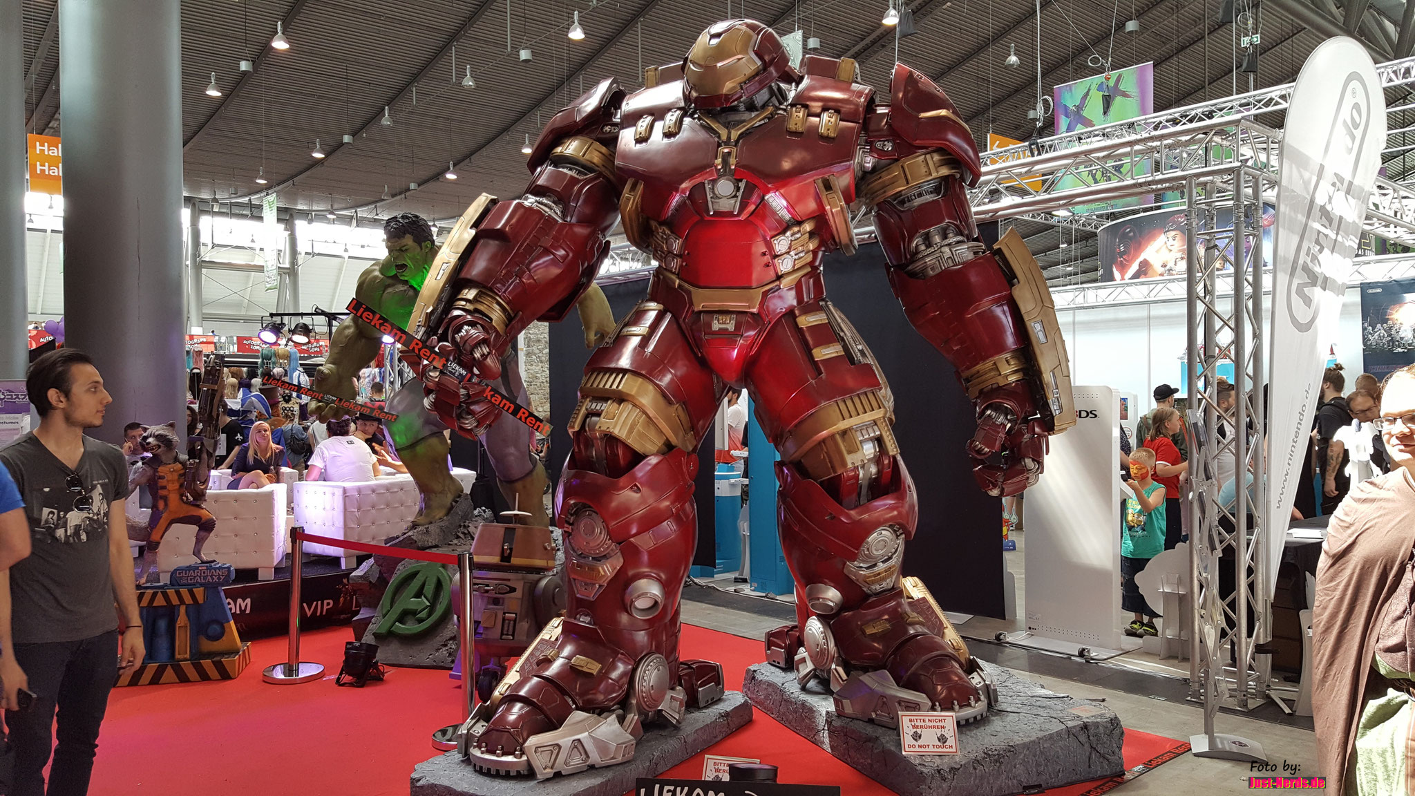 Originalgroße Promofiguren gab es auch