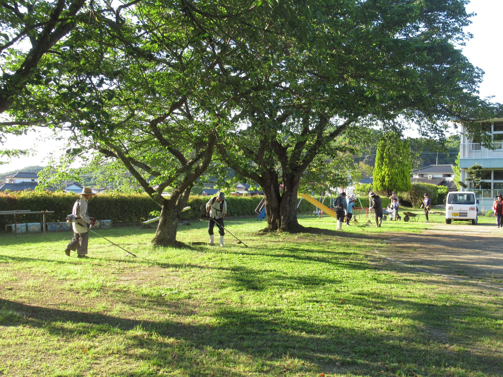 運動会前のグラウンド整備