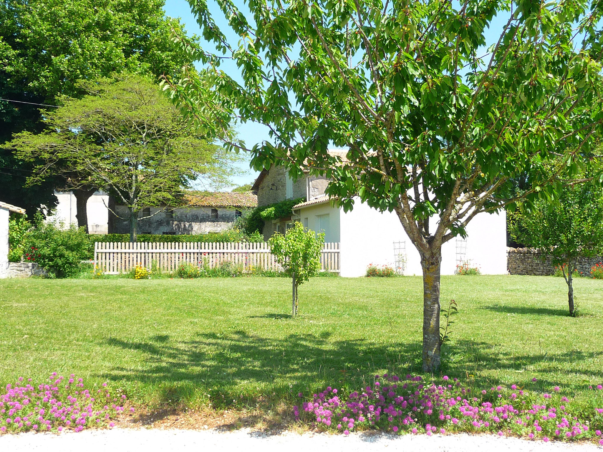 Gîte La Ponne, vue vers le jardin