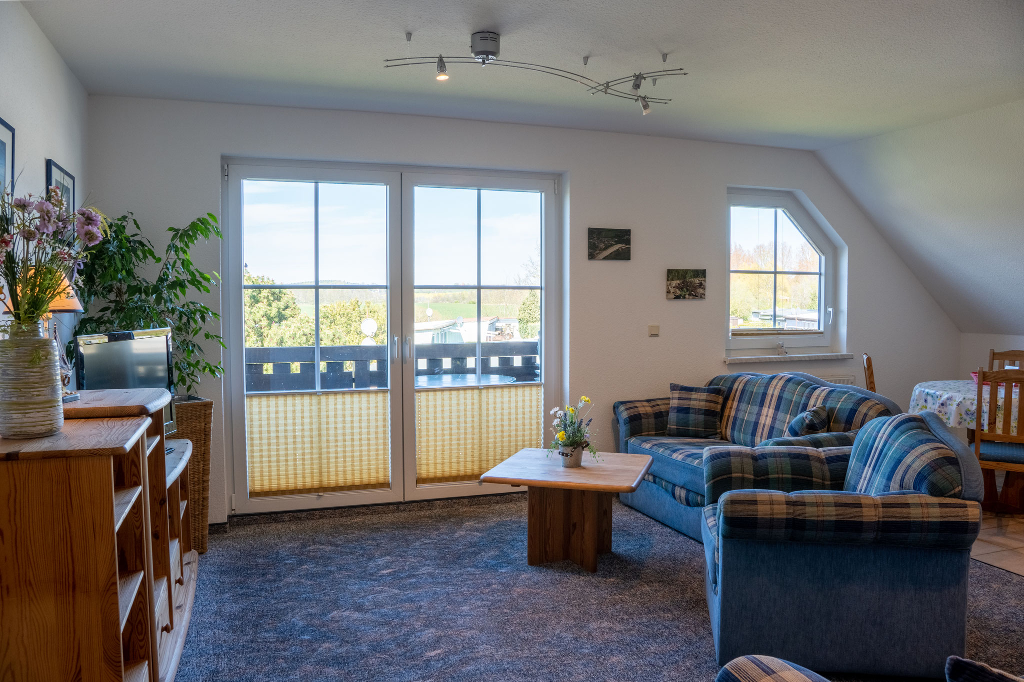 Wohnzimmer mit Essbereich