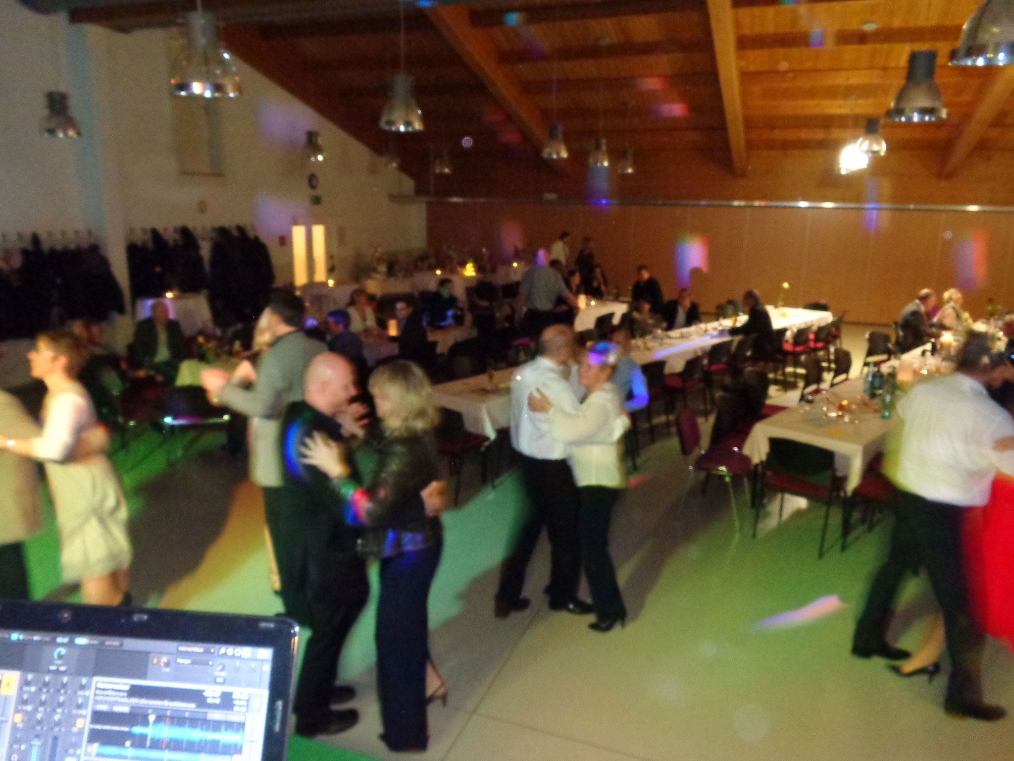 Single party bautzen Επενδύω στα αγγλικά
