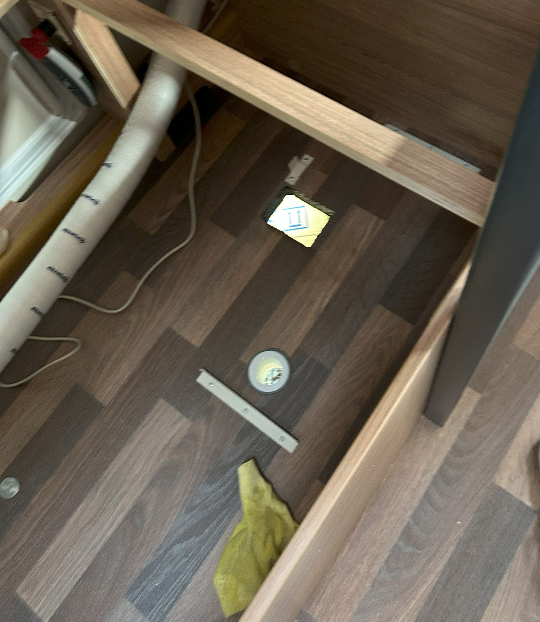 Einbau: Truma Saphir Compact Staukastenklimaanlage