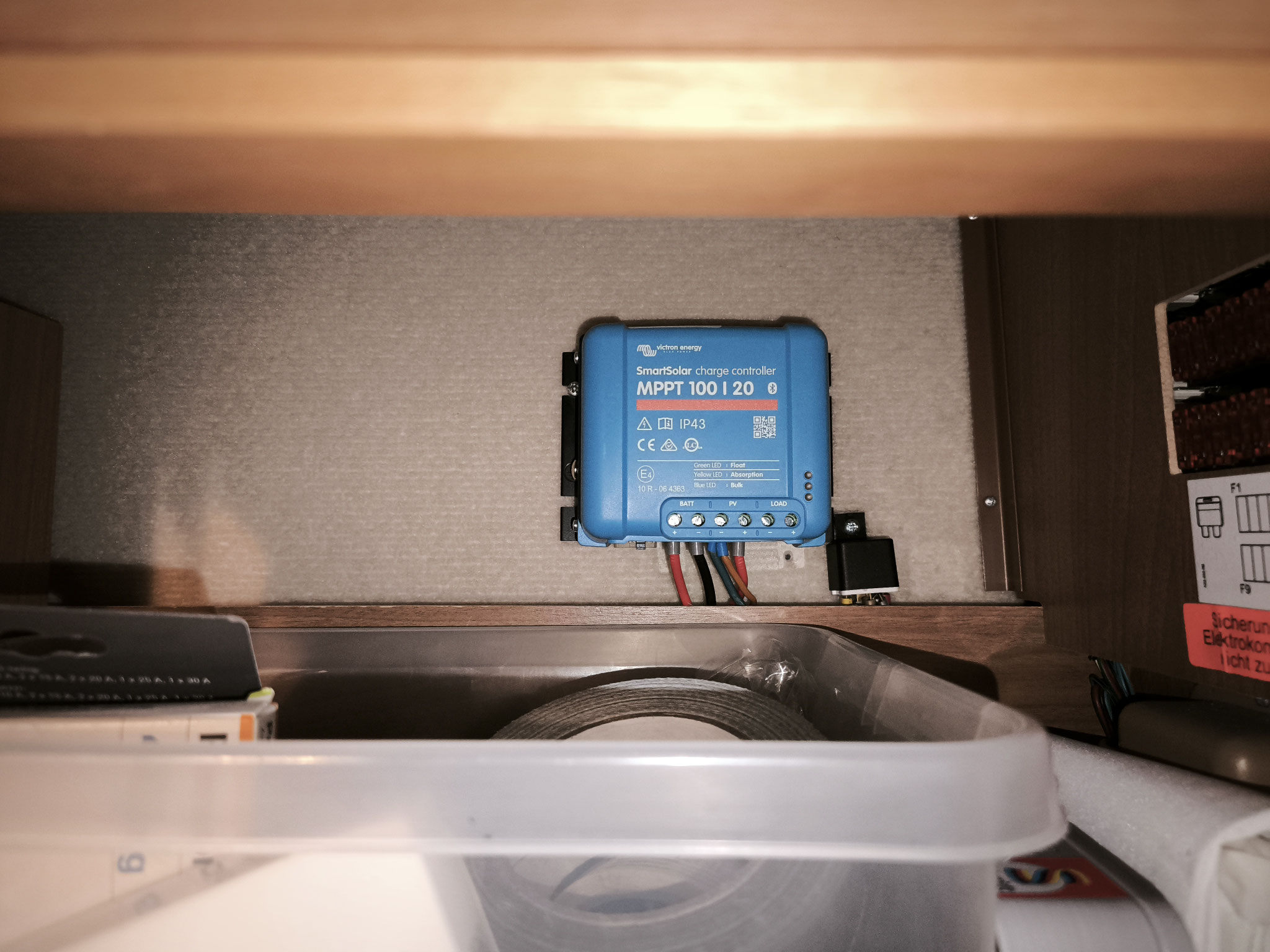 Einbau neuer Victron Solar Laderegler MPPT 100/20