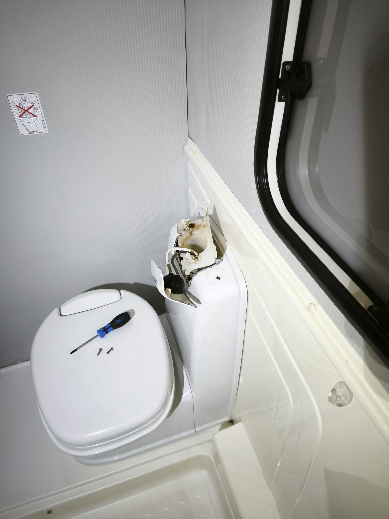 Thedford C200 - Austausch defekte Pumpe