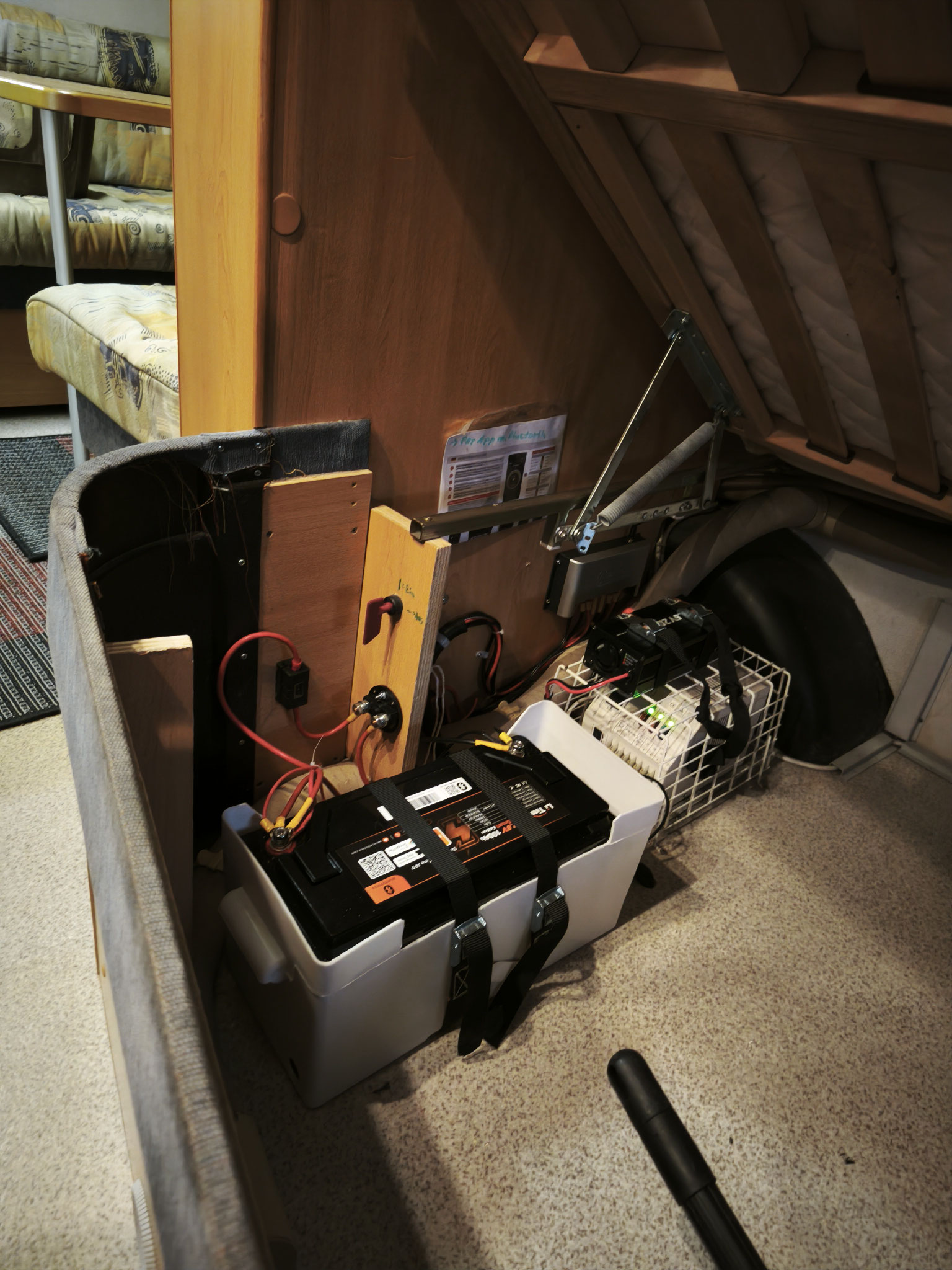 Nacher: Batterie & Ladebooster Austausch + Mover Betrieb Installation 