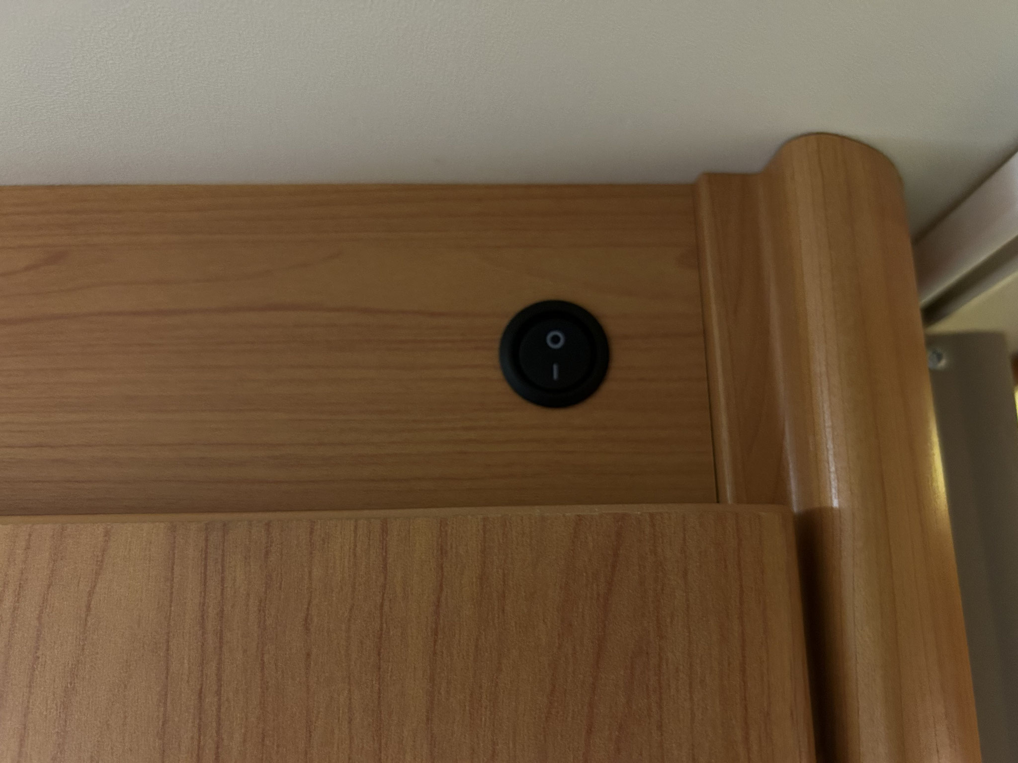 Einbau LTE/Wifi Panorama Antenna + Teltonika 5G Router (inkl. On/Off Schalter) inkl. SSID und Guest Hotspot Konfiguration 