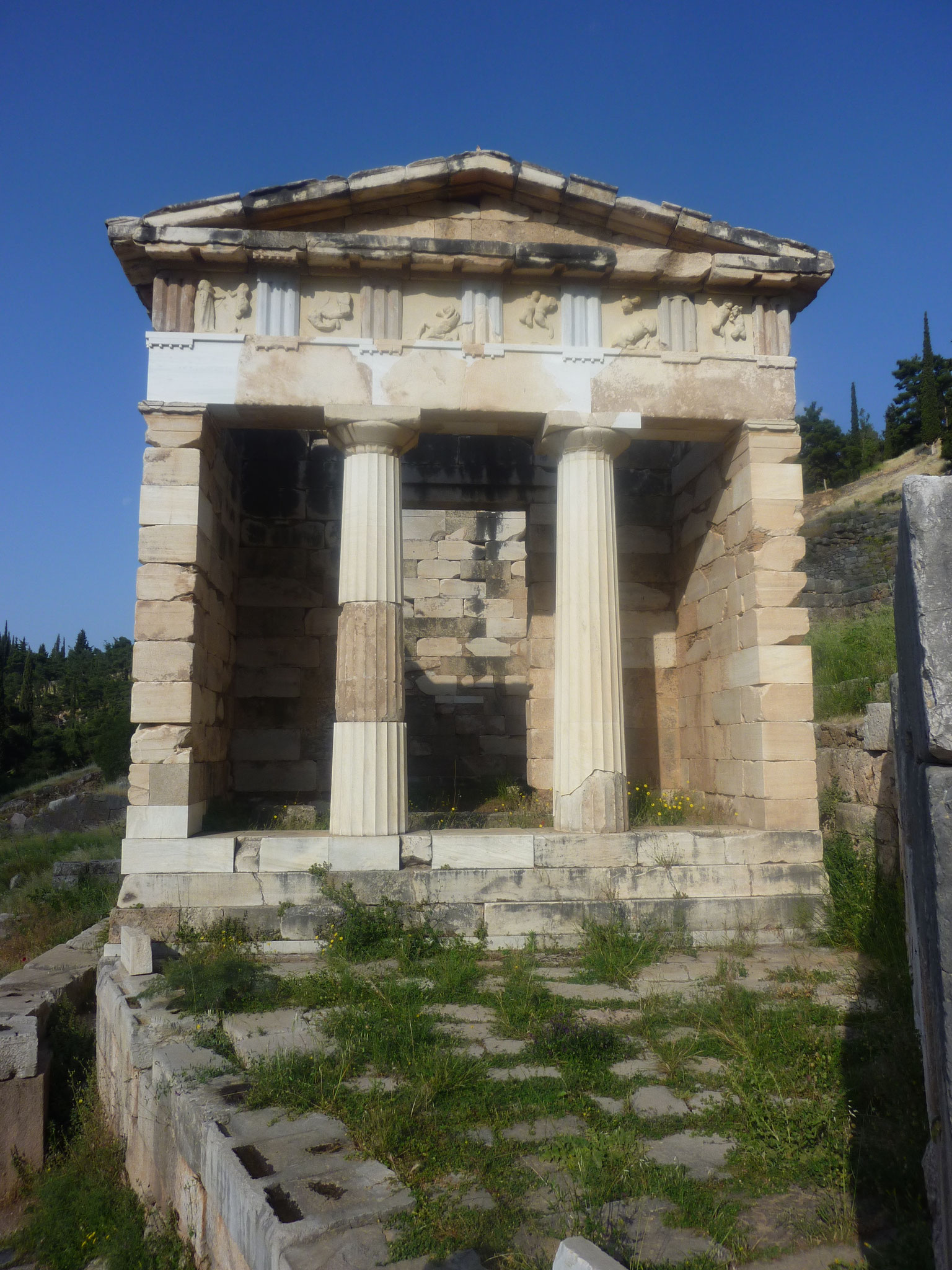 Delphes : trésor des Athéniens