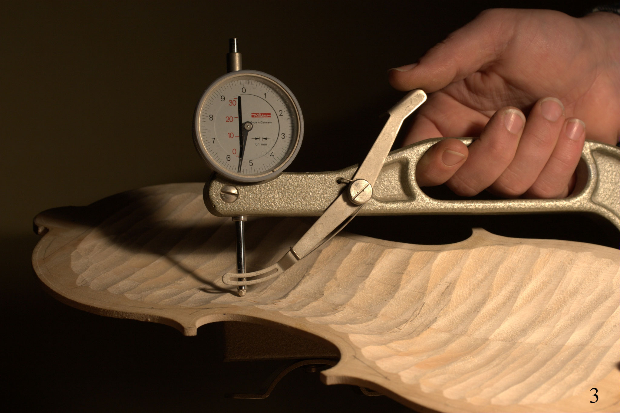 Die richtige Dicke einer Geigendecke - Geigenbauer Bonn