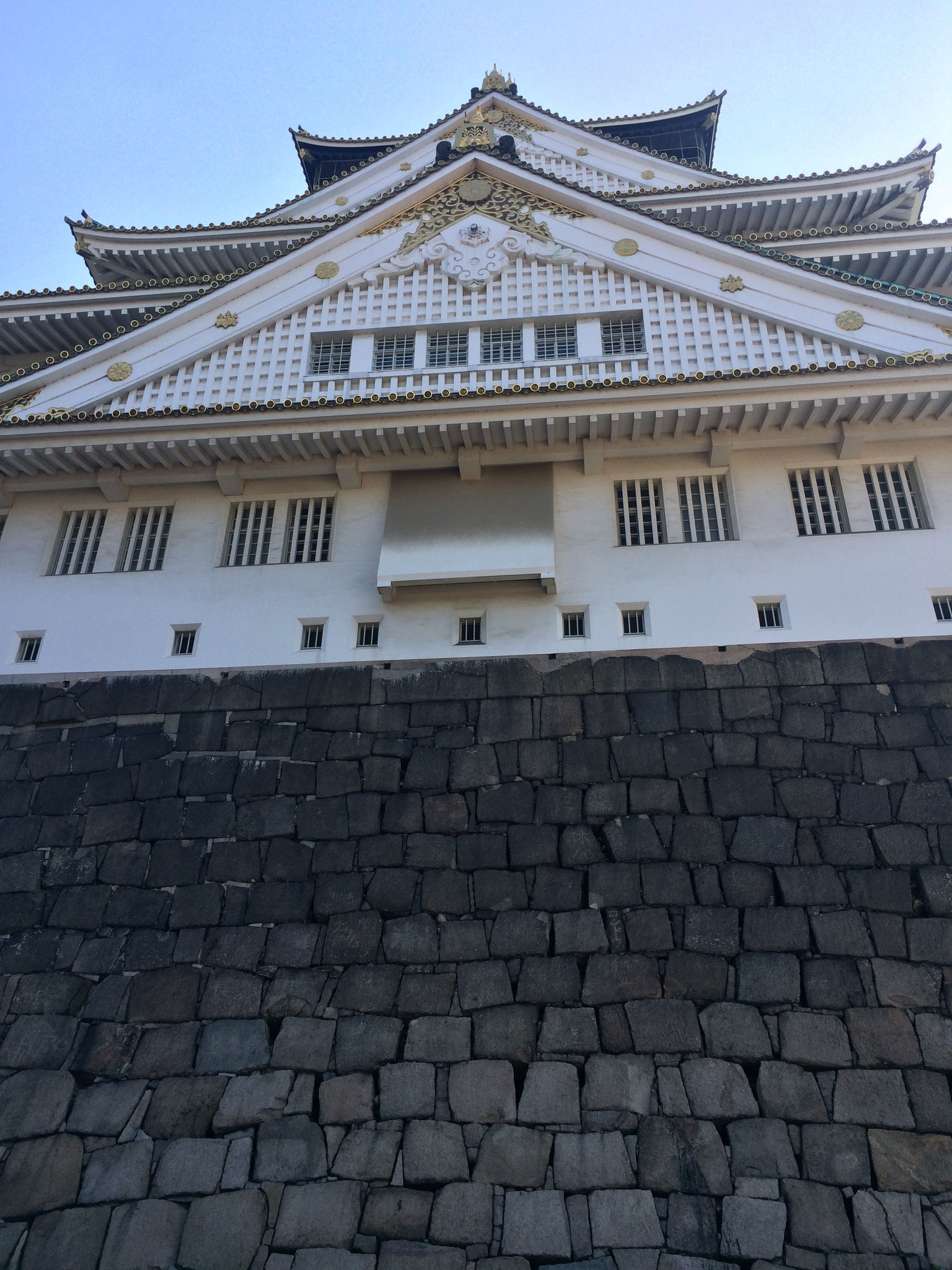 Die Burg Osakas - so ziemlich das einzige historische Gebäude der Stadt...