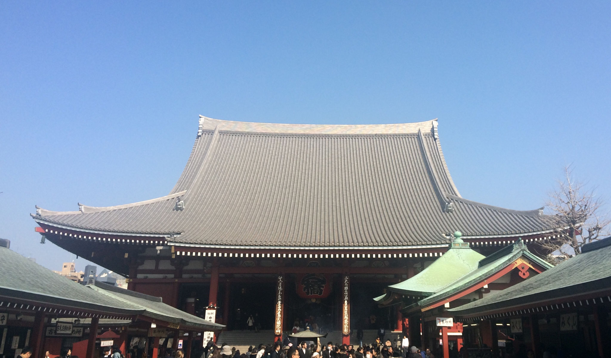 ... dem bekanntesten Tempel in "Asakusa" bzw. von ganz Tokio ;)