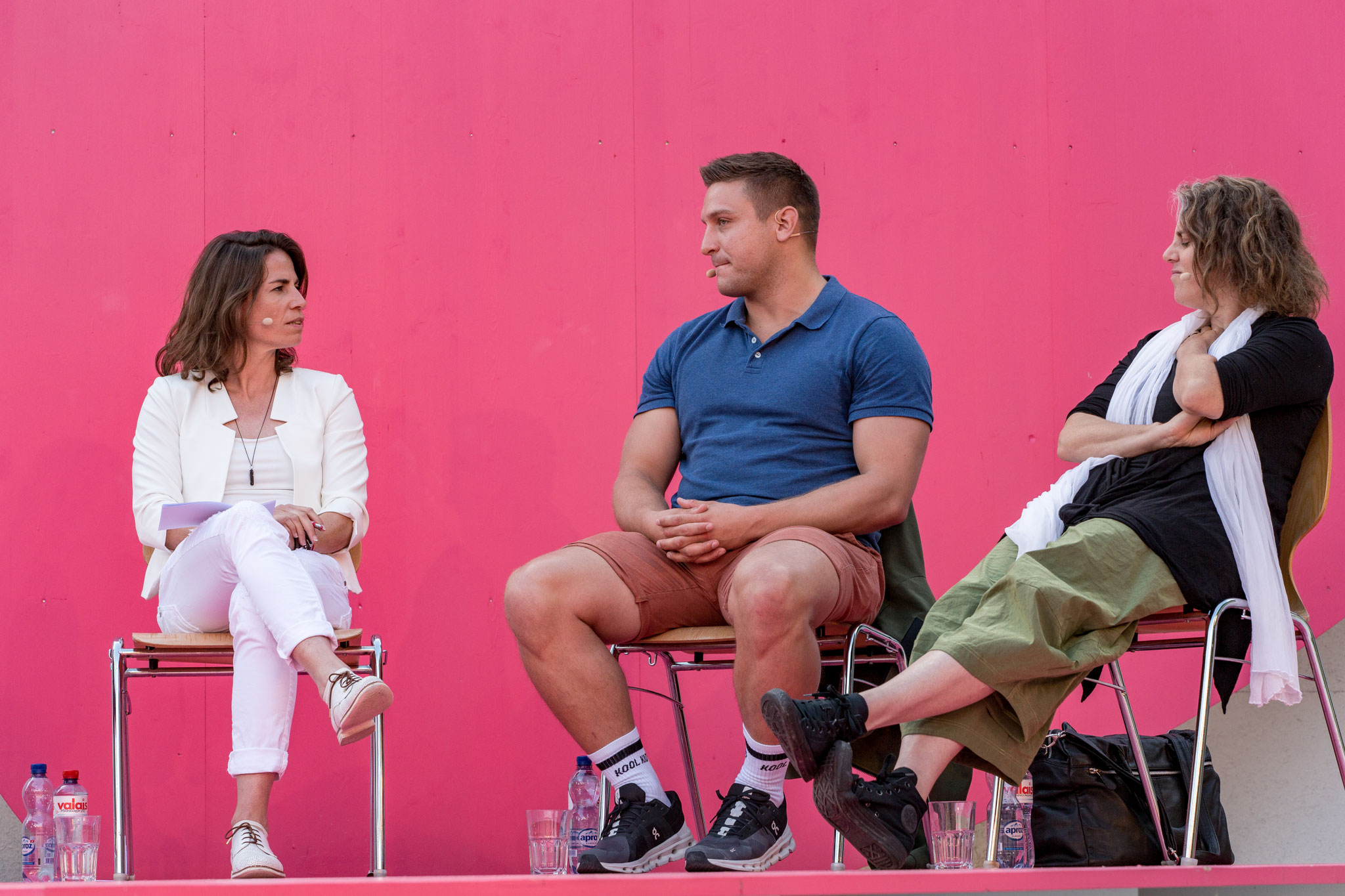 "Das war richtig gut, v.a. Dank Dir… Top professionell, leicht in der Energie, tief im Wissen und Wollen. Warm. Gute Absichten. Merci Jeannine."  
