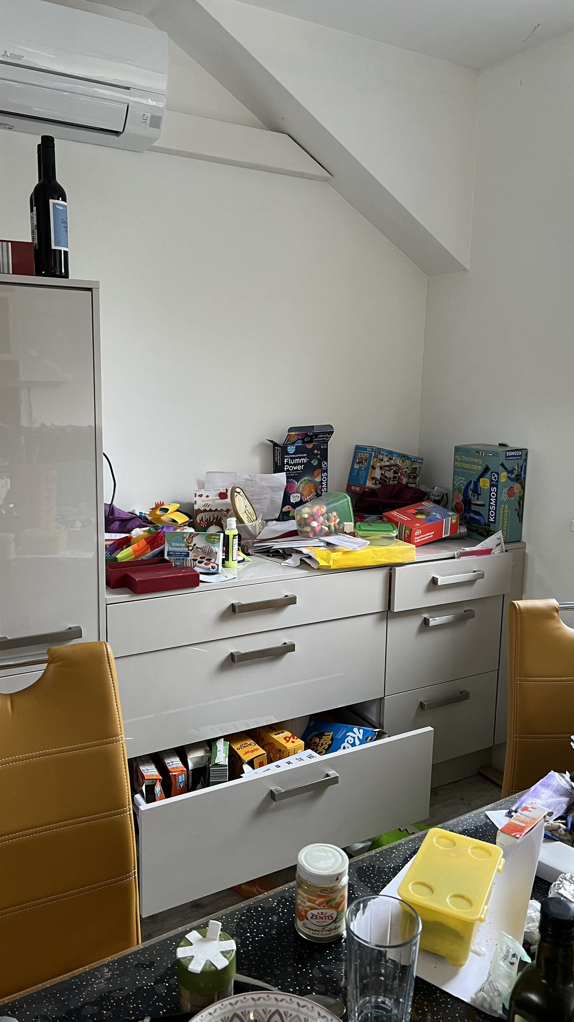 Küche, Esszimmer und Bastelschrank