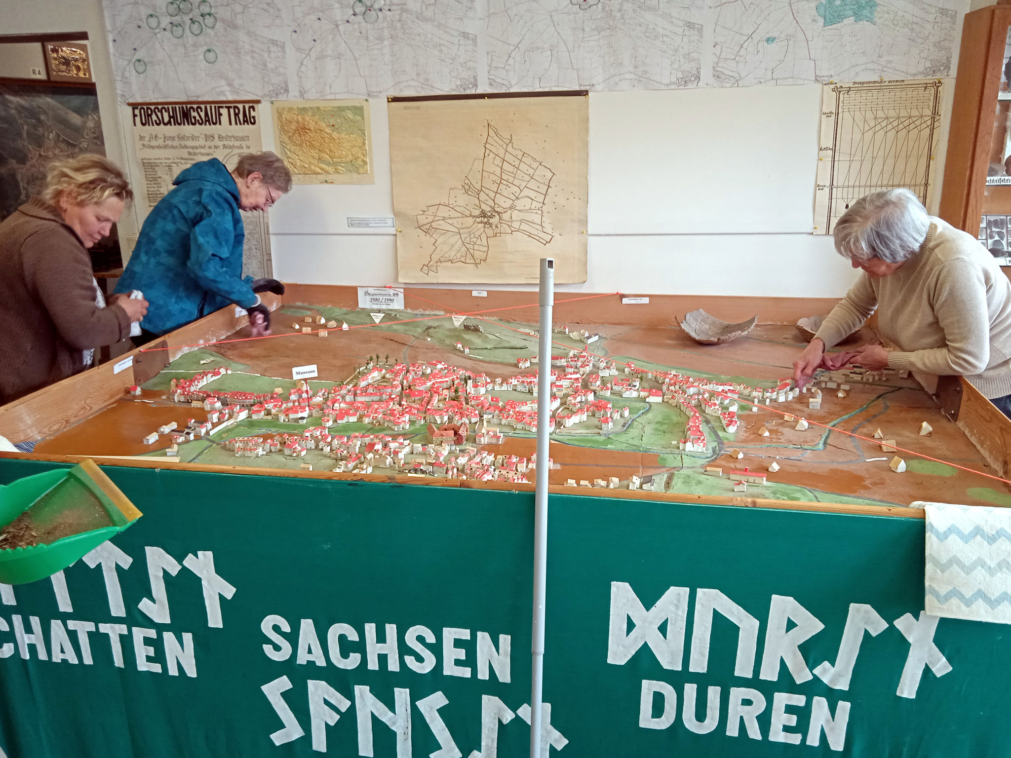 Das Diarama bedarf besonders vorsichtiger Finger