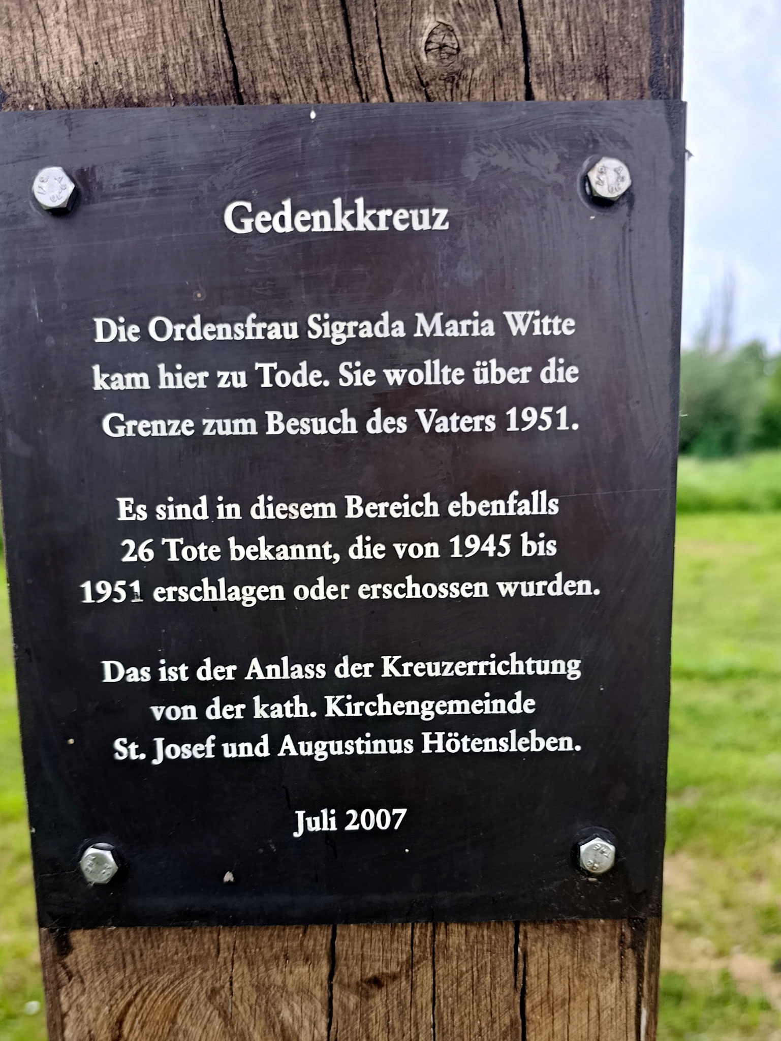 Ein der Gedenktafeln für den Irrsinn