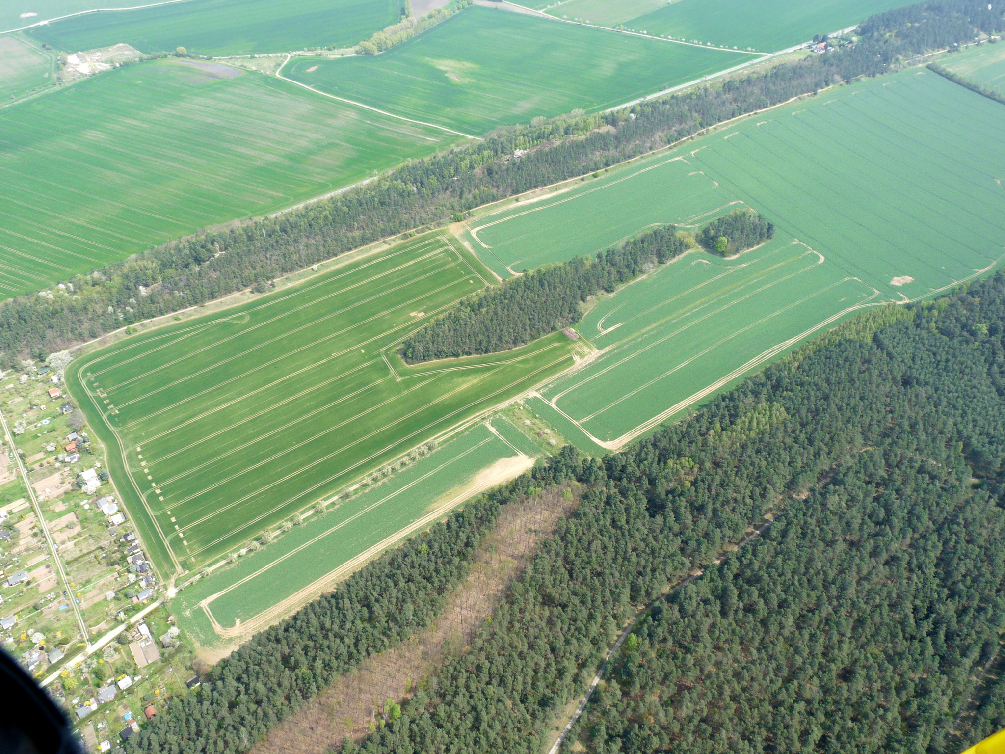 Bei diesem älteren Foto sind die 2 Hügel zu erkennen