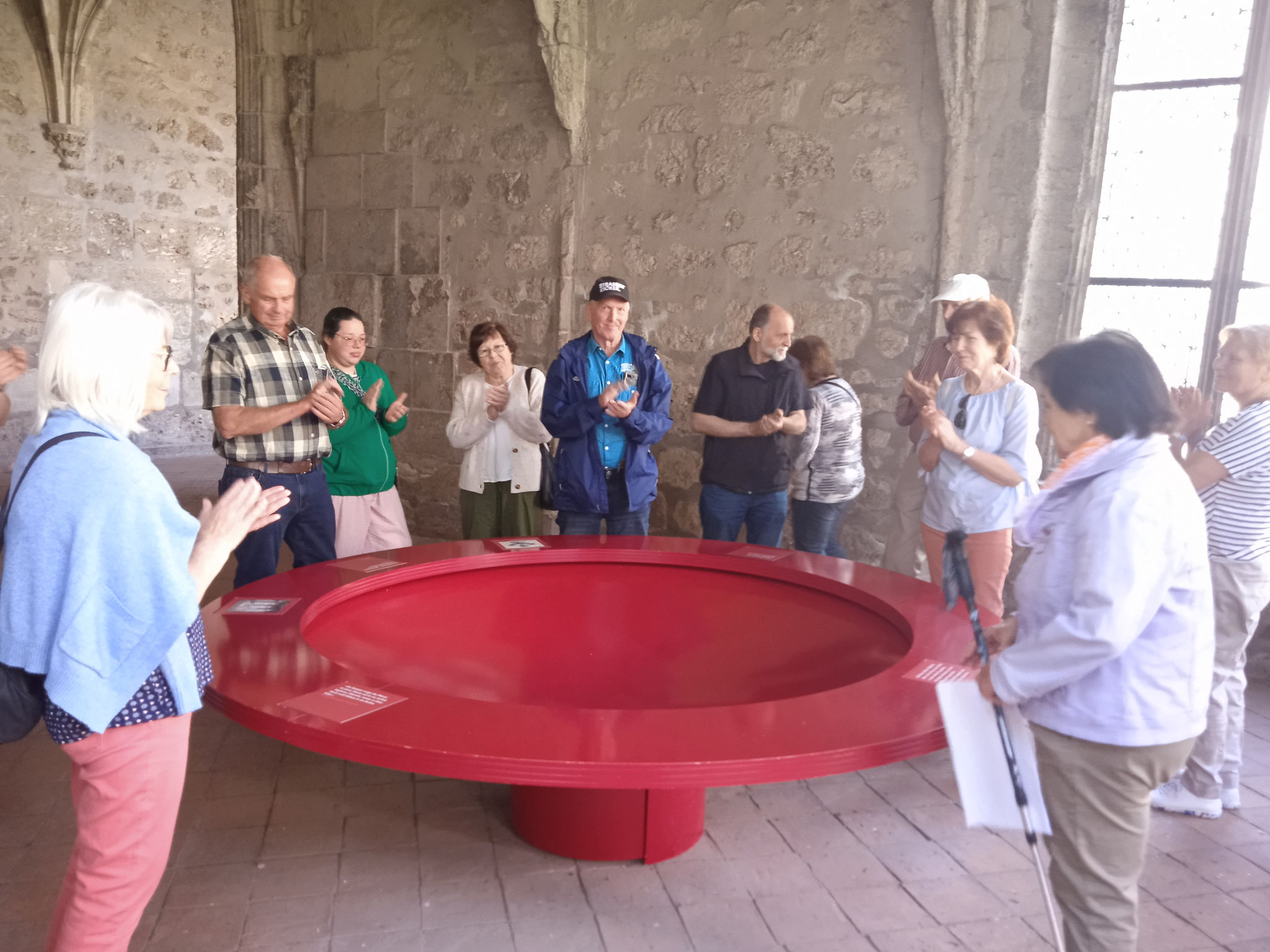 Am Modell des alten Klosterbrunnen endete die Führung