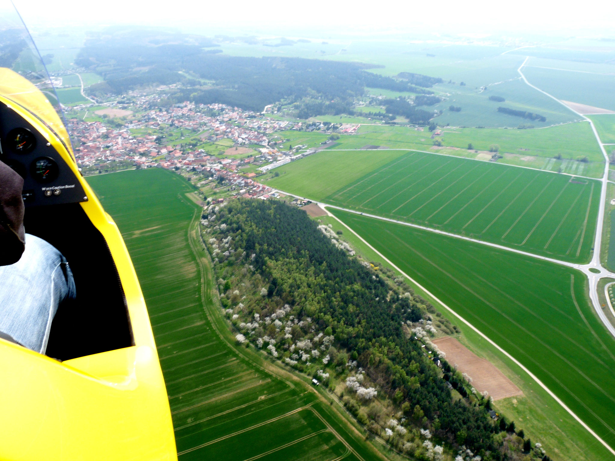 Das Luftbild zeigt den Bergrücken. Nördlich davon lagen die Terrassen