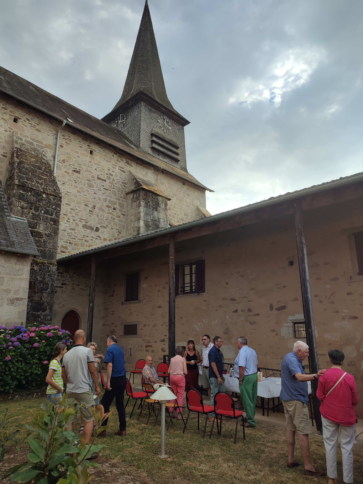 Pot offert par la mairie à l'issue de la visite, dans les jardins voisins de l'ancien séminaire