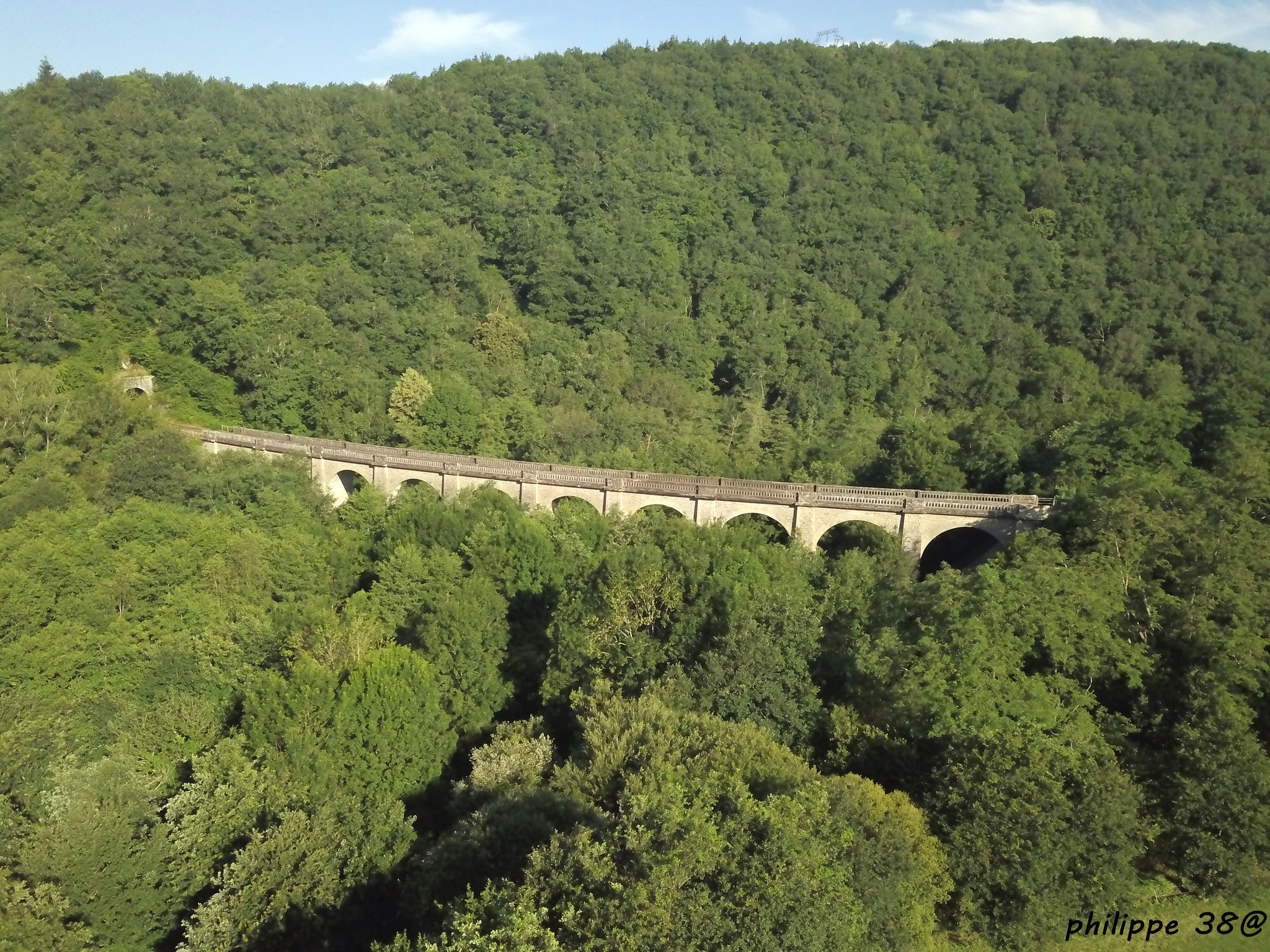 Autres ouvrages d'art fréquents sur la ligne : les viaducs (ici le viaduc de Bussy-Varache, le 3e franchi depuis la gare d'Eymoutiers).