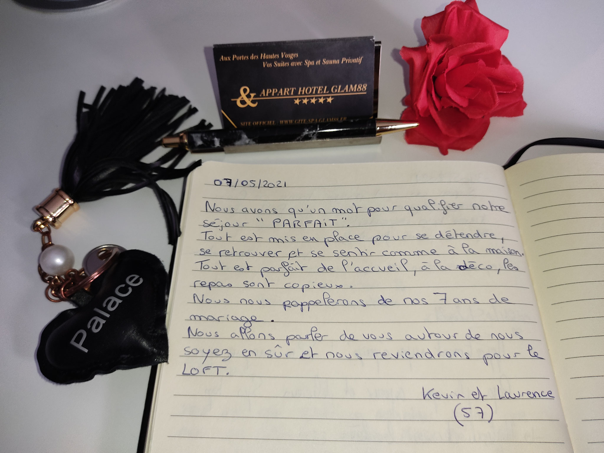 Note 5 étoiles et mot livre d'or