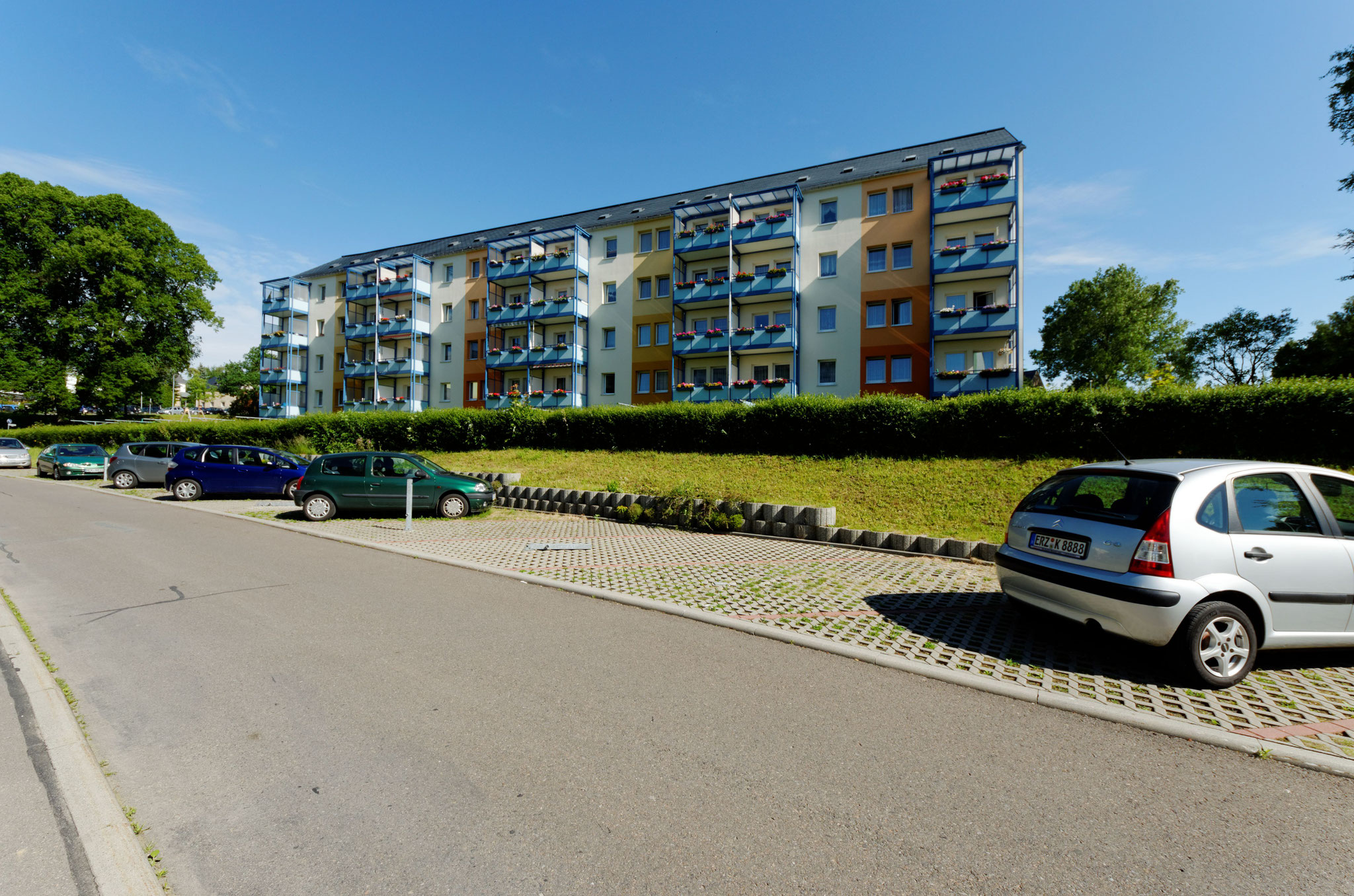 Hausansicht Wohngebäude im Wohngebiet Lindenstraße