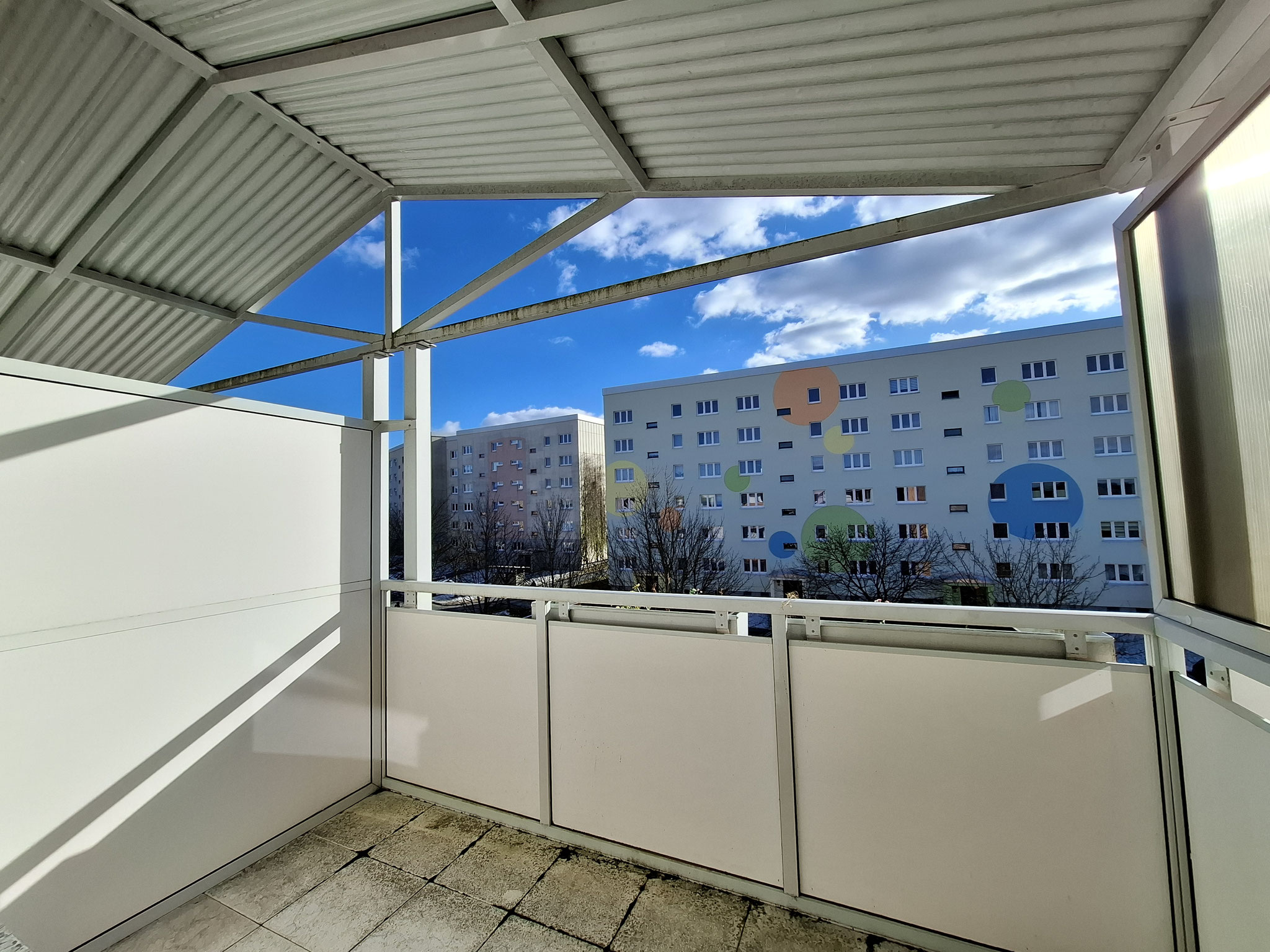 Hausansicht Wohngebäude im Wohngebiet Dörfel