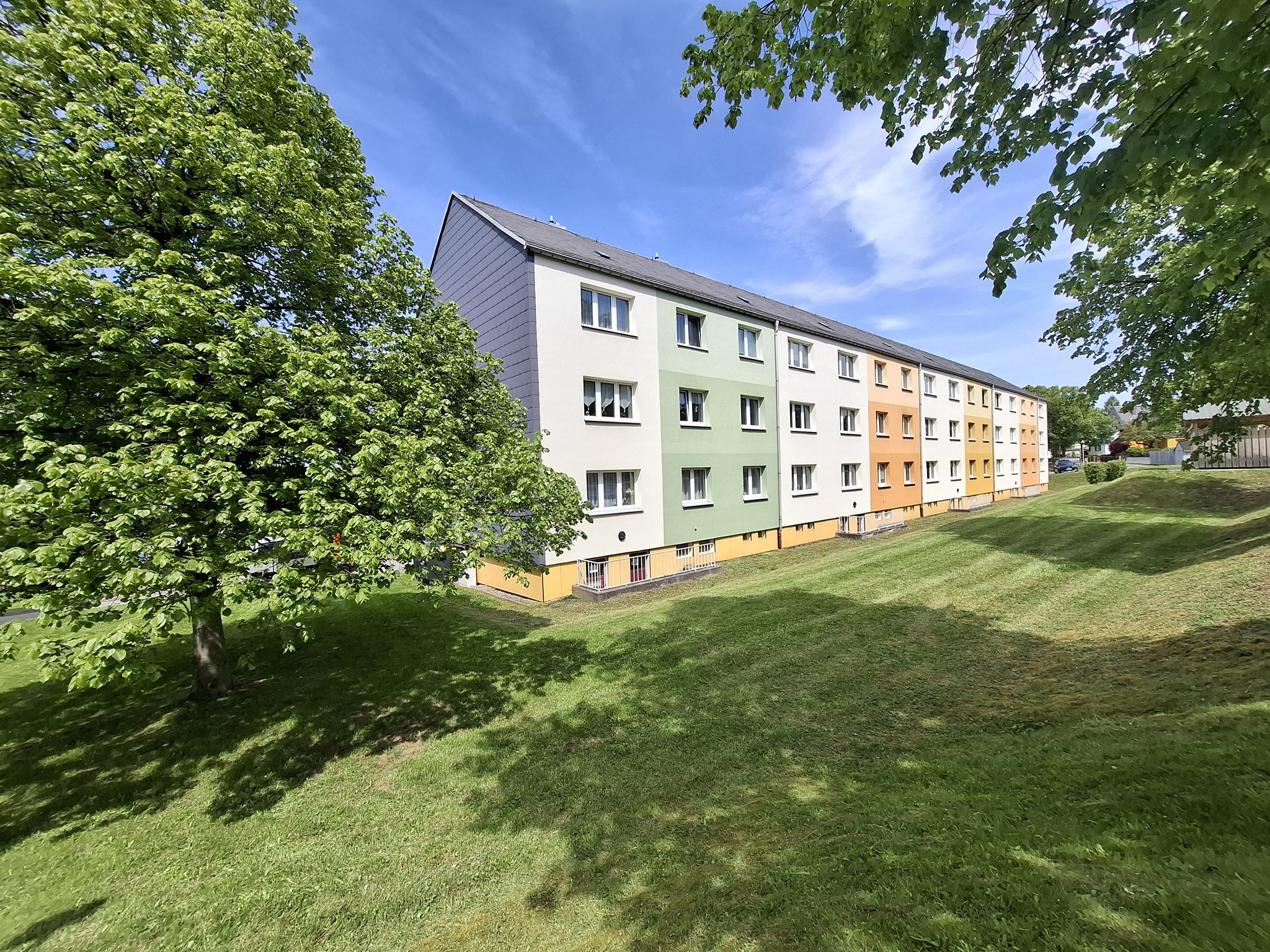 Hausansicht Wohngebäude im Wohngebiet Zöblitz