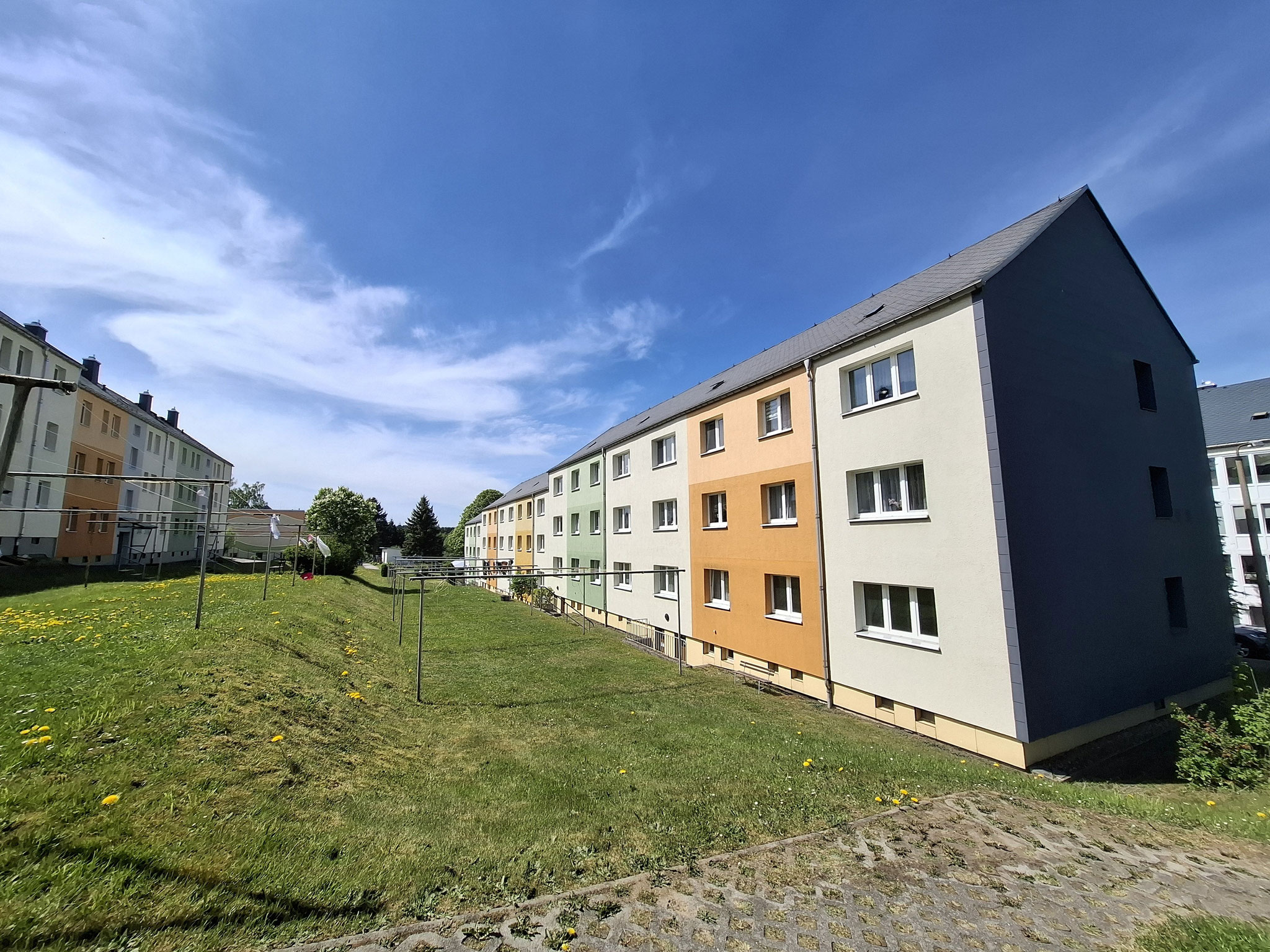 Hausansicht Wohngebäude im Wohngebiet Zöblitz