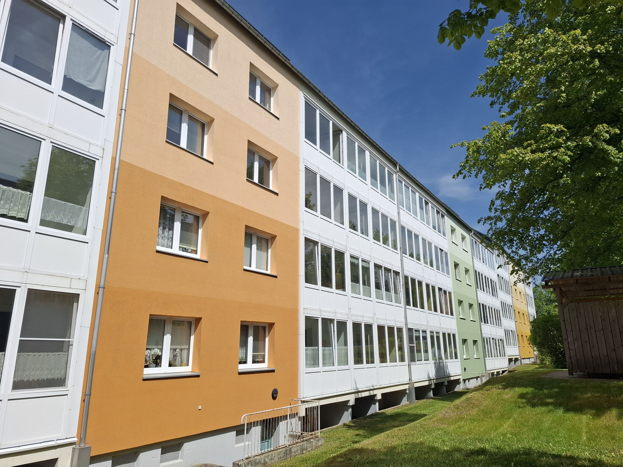 Hausansicht Wohngebäude im Wohngebiet Zöblitz
