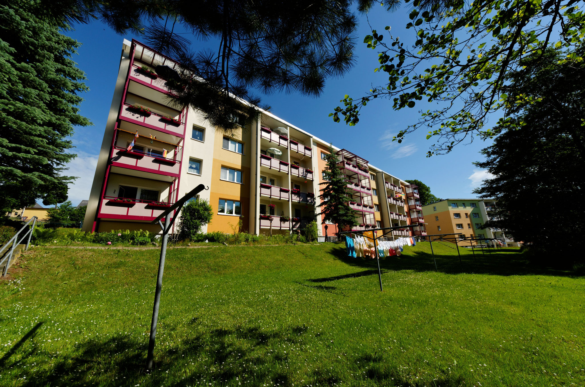 Hausansicht Wohngebäude im Wohngebiet Lindenstraße