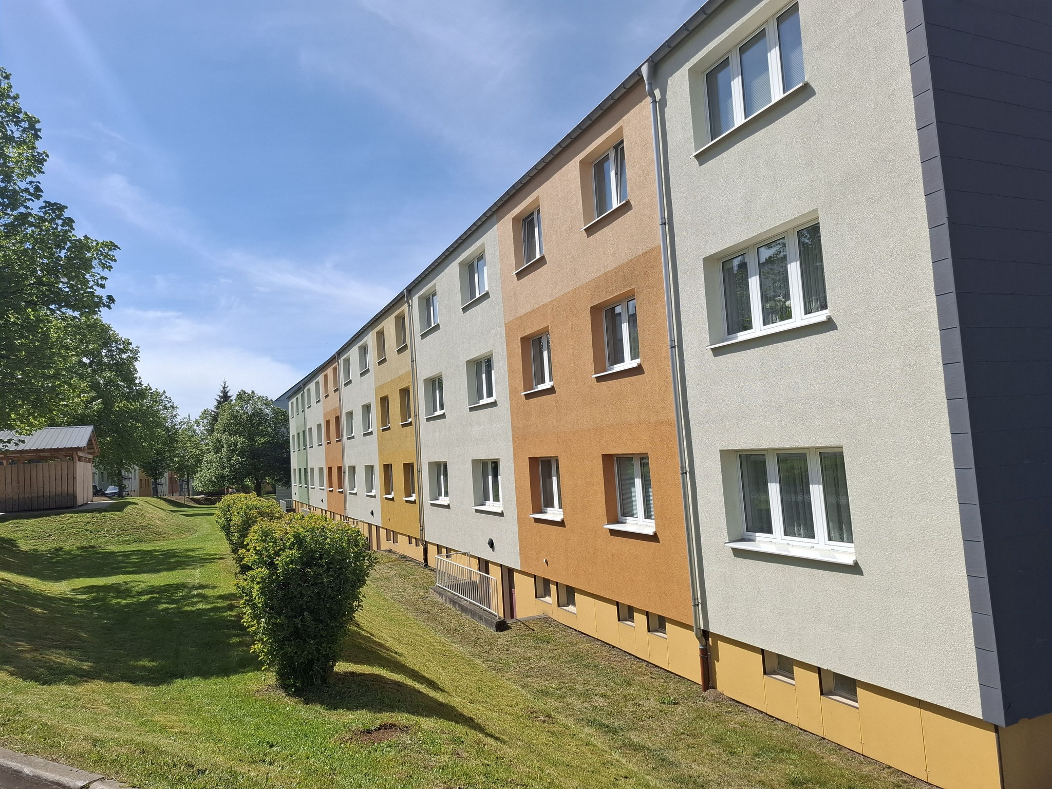 Hausansicht Wohngebäude im Wohngebiet Zöblitz