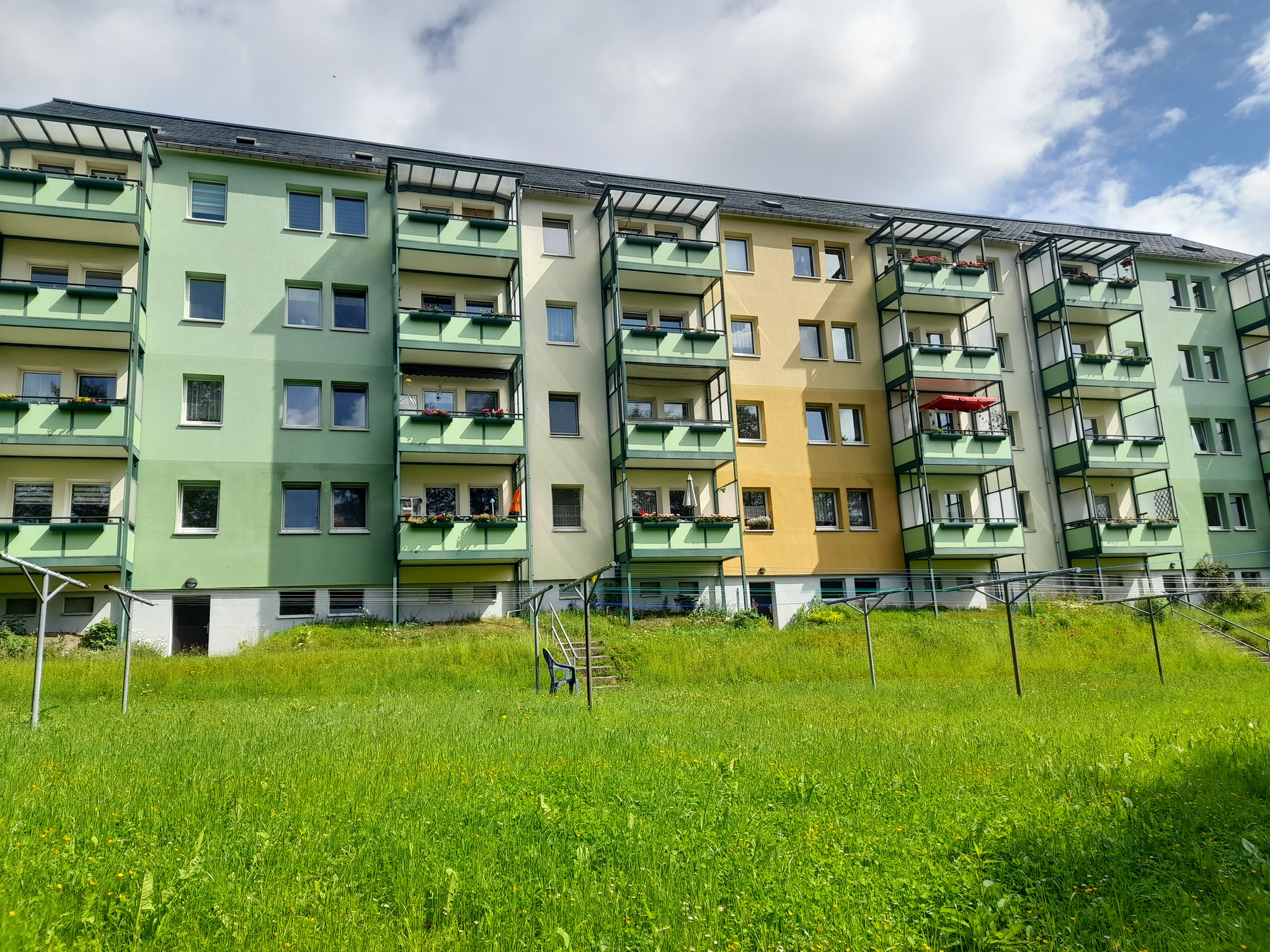 Hausansicht Wohngebäude im Wohngebiet Lindenstraße