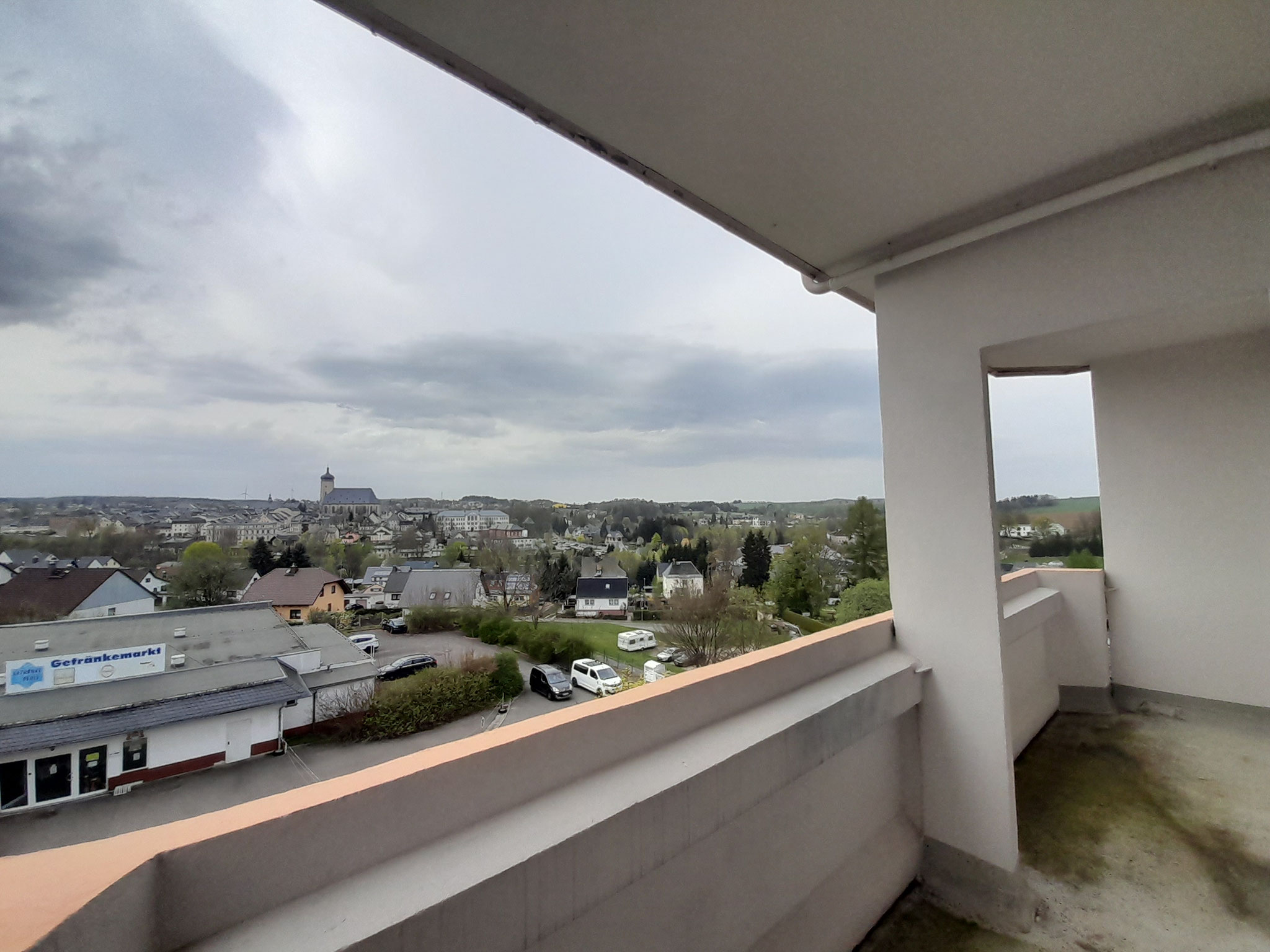 Hausansicht Wohngebäude im Wohngebiet Dörfel