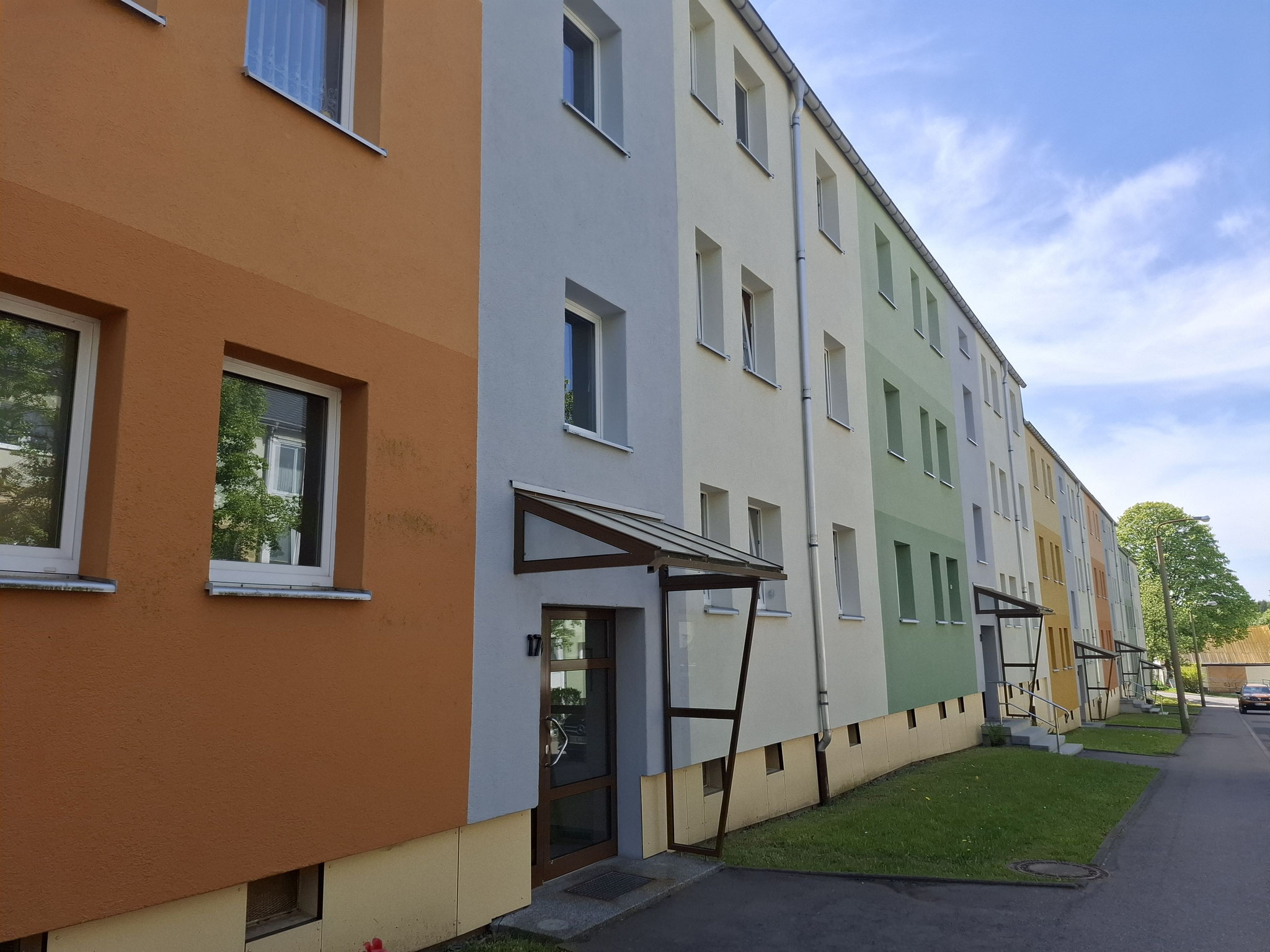 Hausansicht Wohngebäude im Wohngebiet Zöblitz