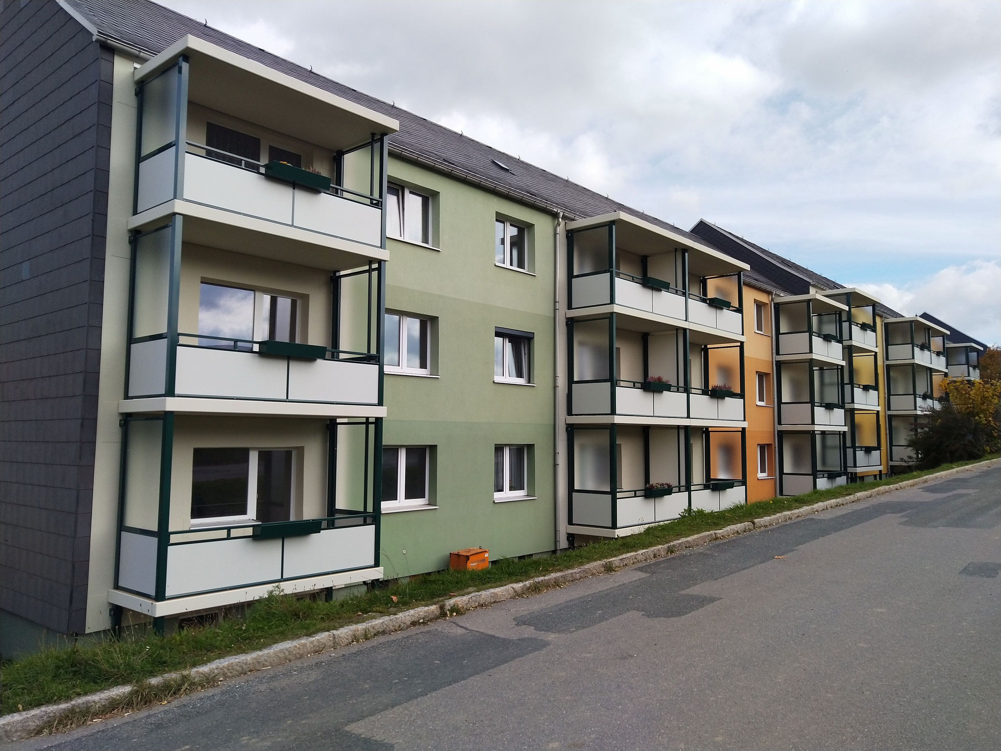 Hausansicht Wohngebäude im Wohngebiet Zöblitz