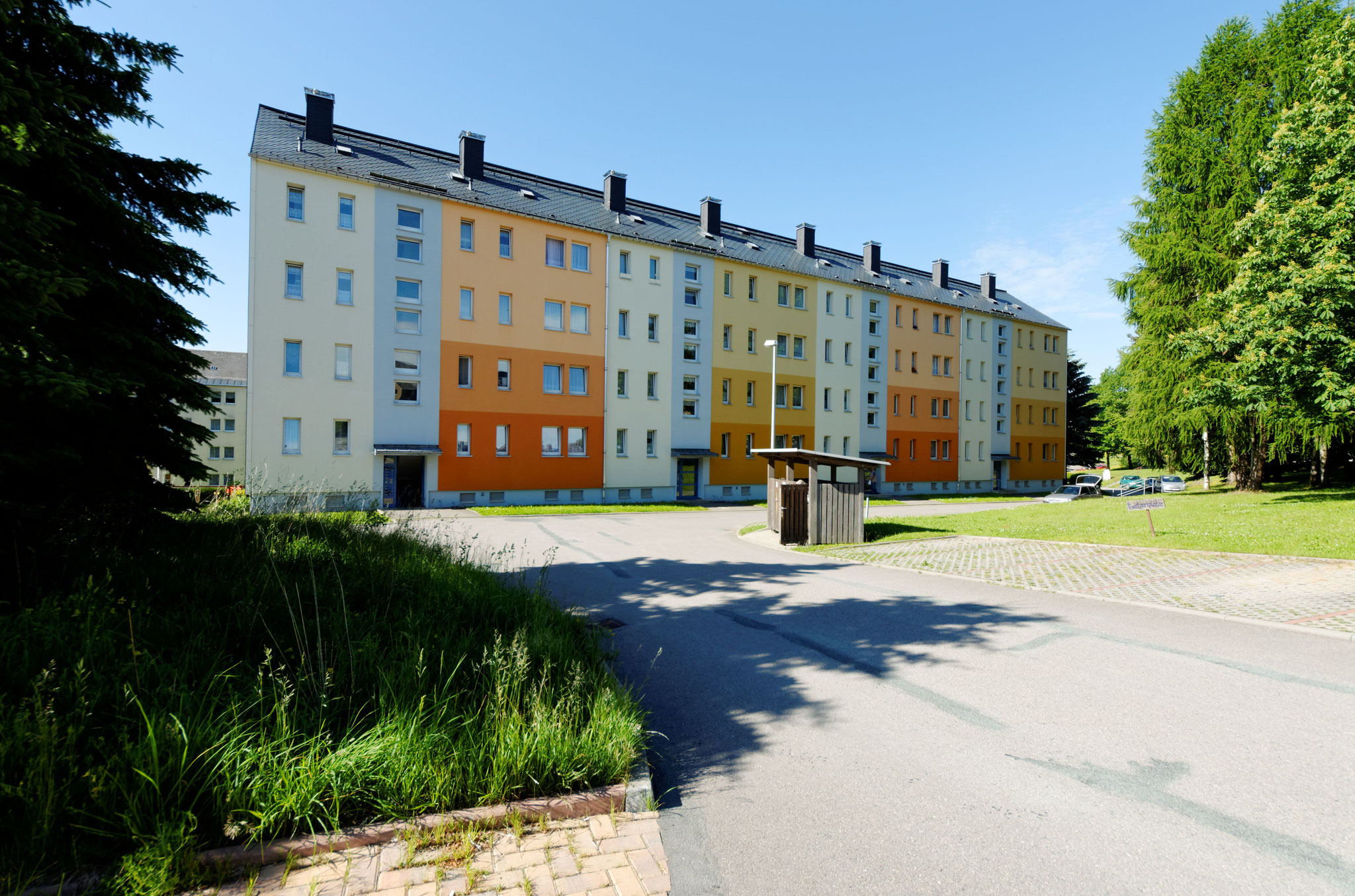 Hausansicht Wohngebäude im Wohngebiet Lindenstraße