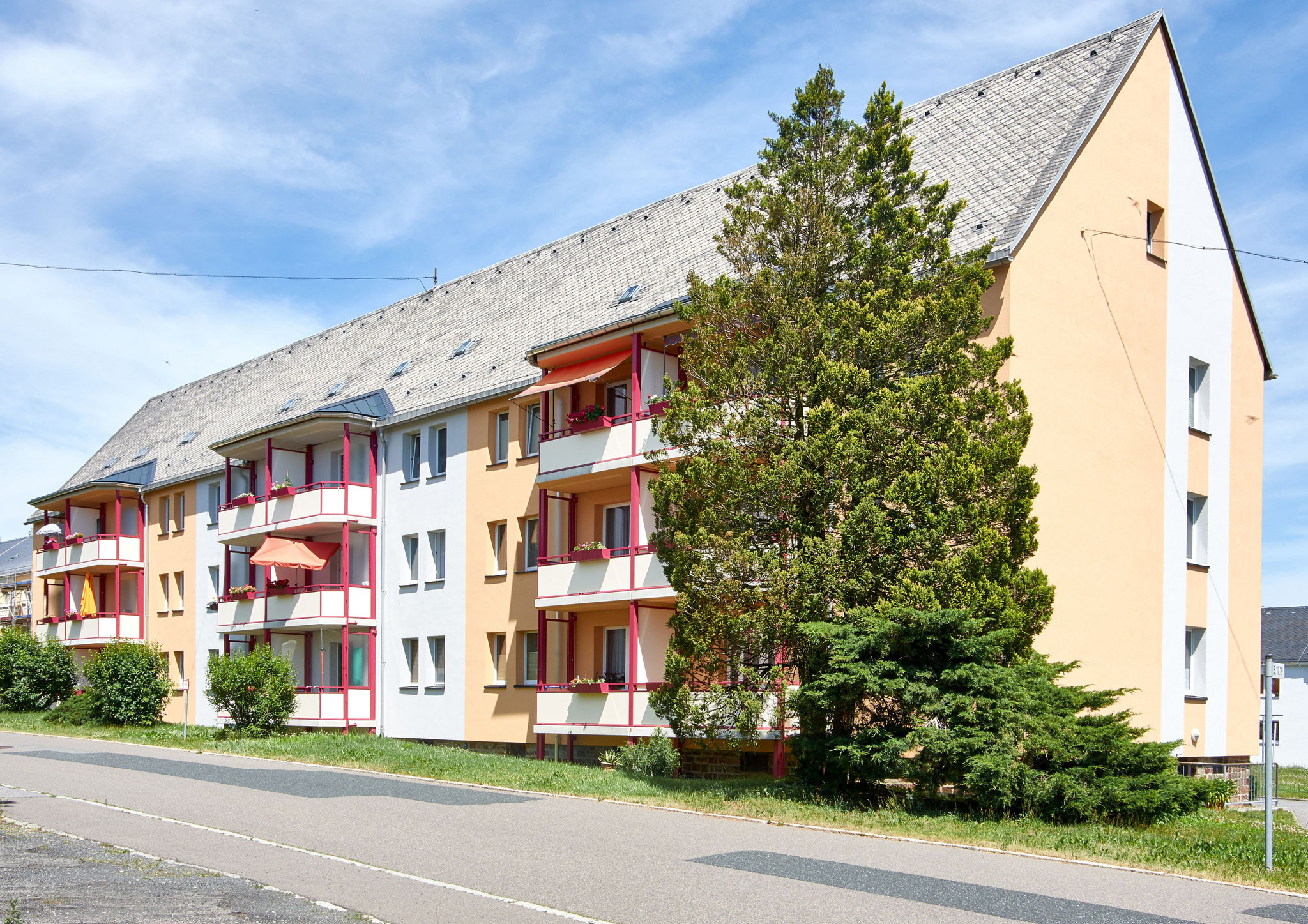 Hausansicht Wohngebäude im Wohngebiet Hans-Beimler-Ring