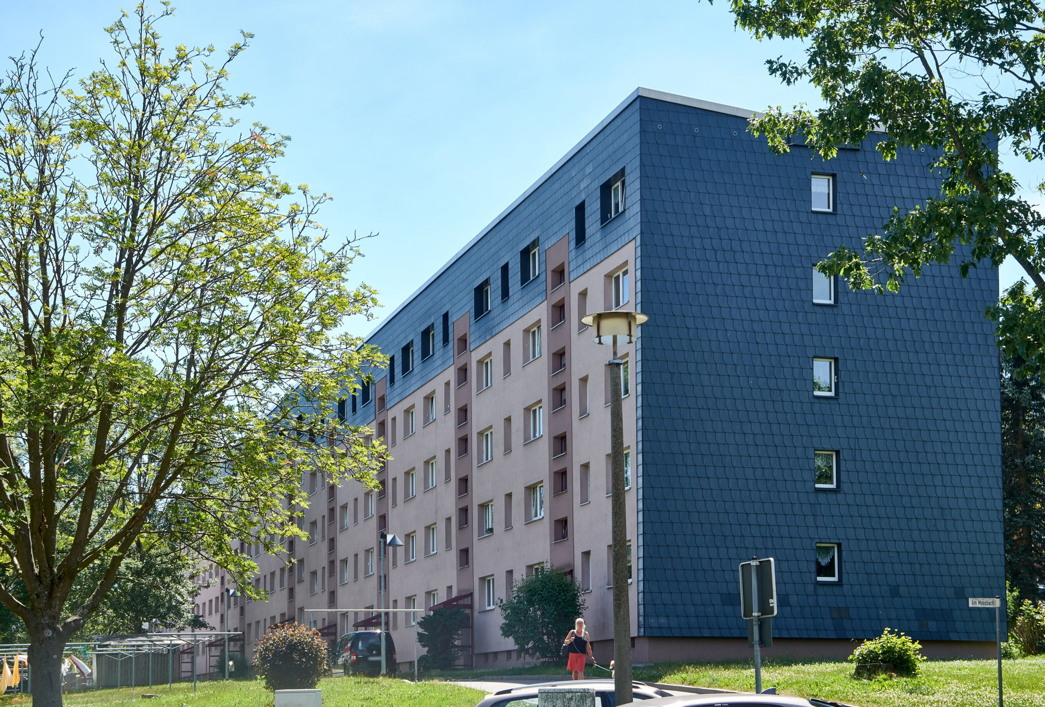 Hausansicht Wohngebäude im Wohngebiet Mühlberg