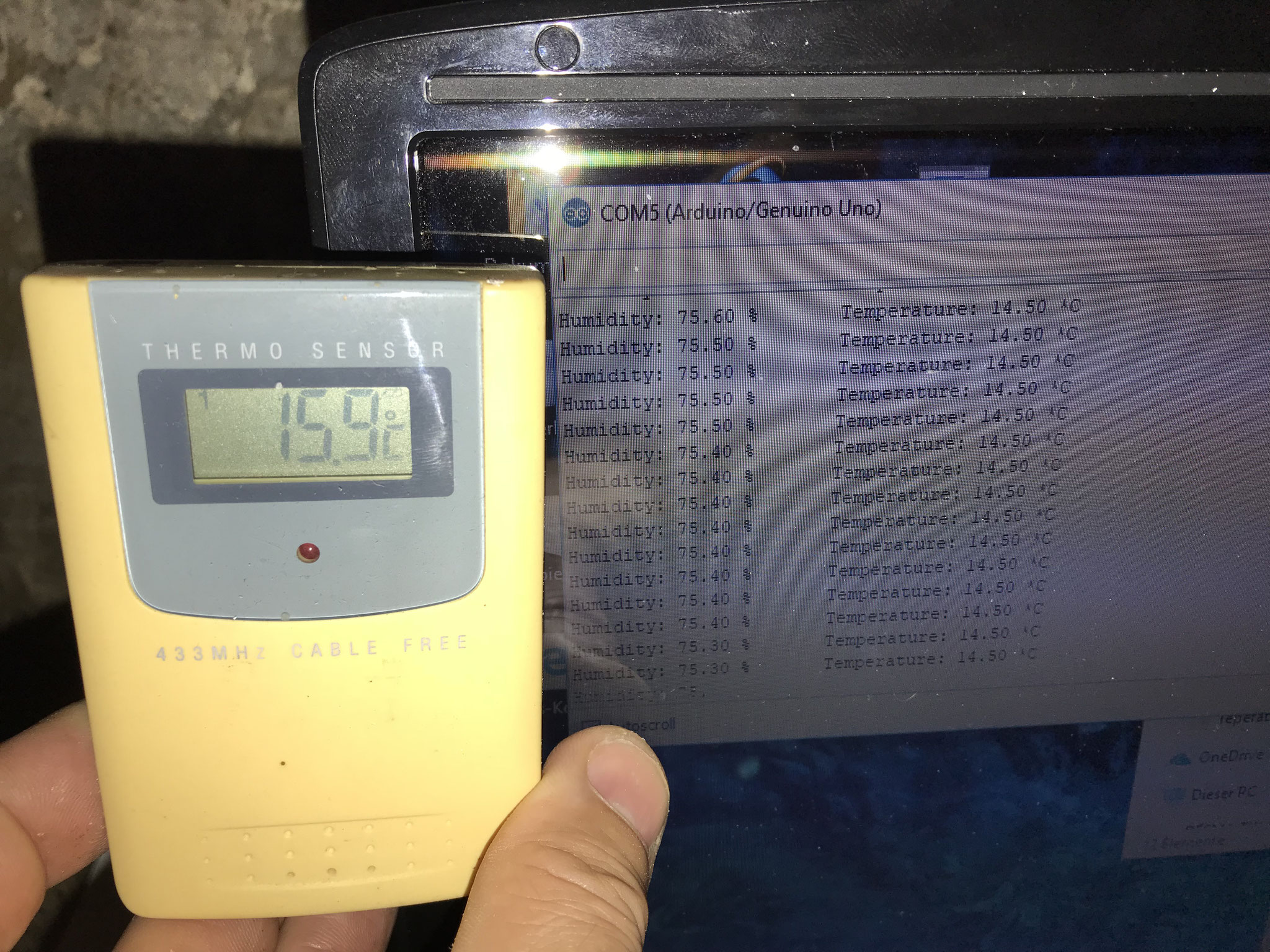 Werte haben sich auf die Umgebung angepasst. Die Werte stimmen zwar nicht 100% überein, aber man sieht, dass der Arduino Sensor sensibler ist. Somit ist bewiesen das der Arduino Sensor funktioniert!