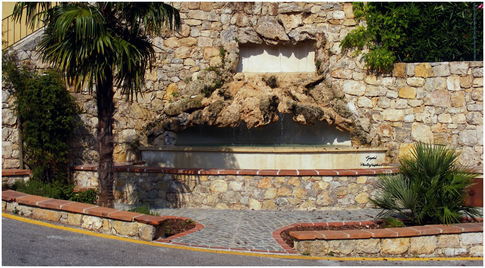 Fontaine du parking "derrière Barry"