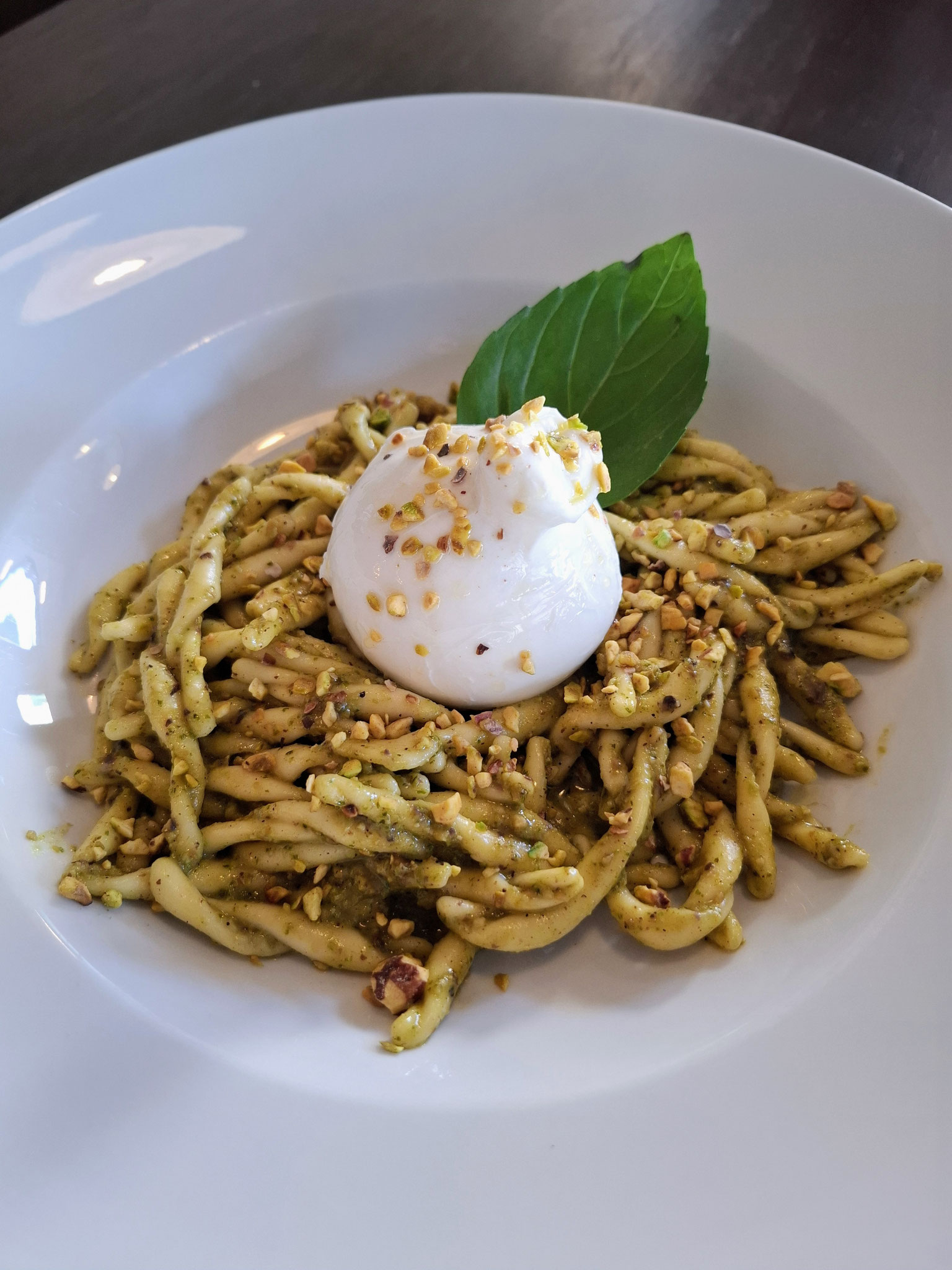 Stringoloni mit Pistazien Pesto und Bufala Burrata