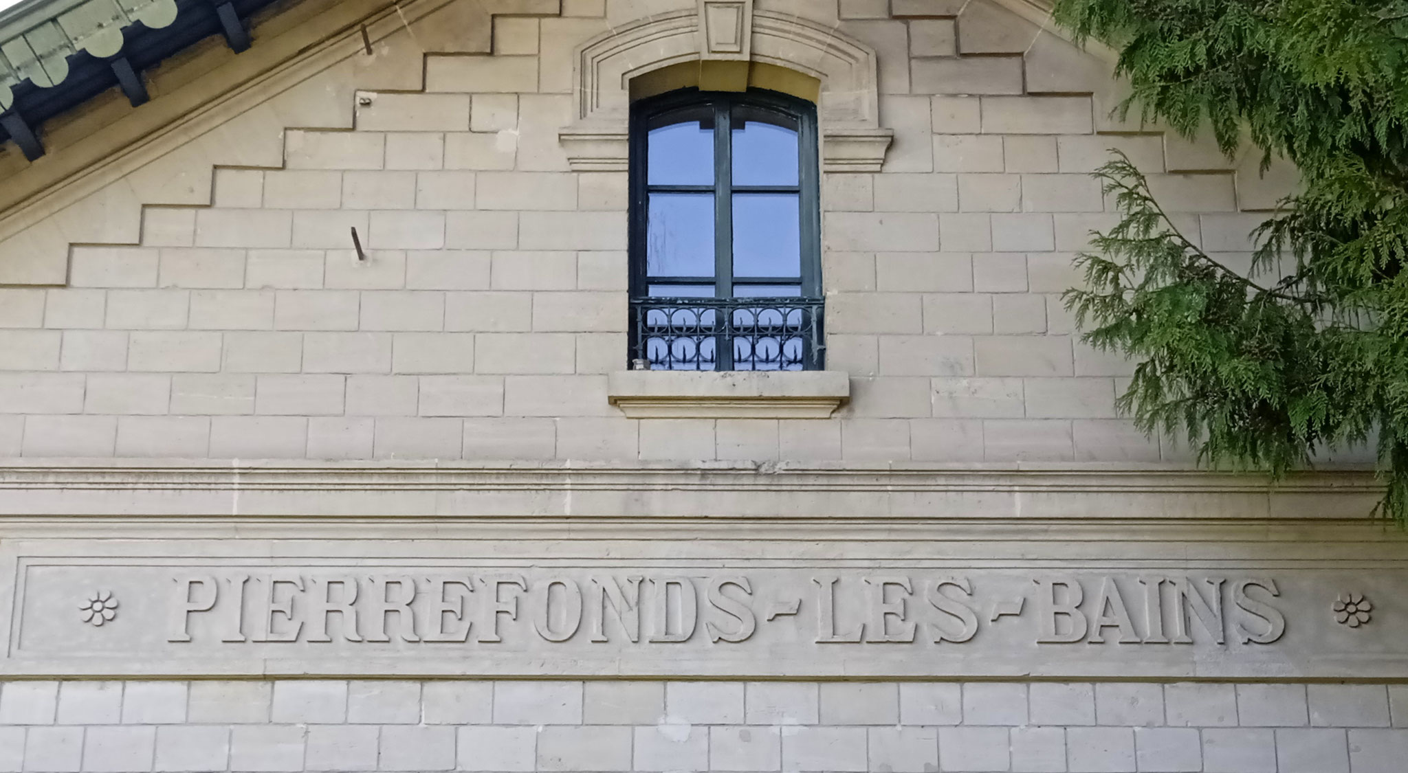 Pierrefonds-les-bains (dept 60).