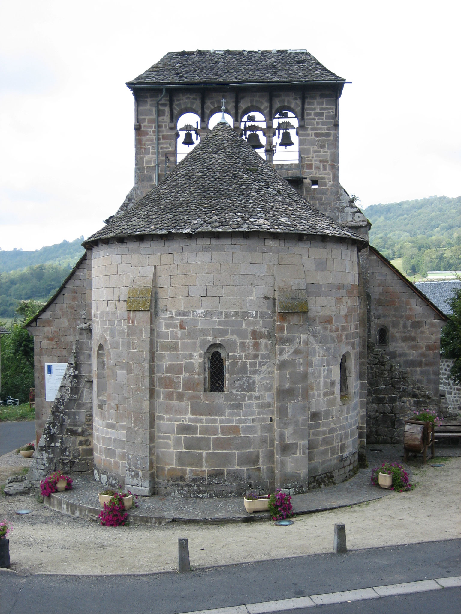 Eglise romane de Jou-sous-Monjou